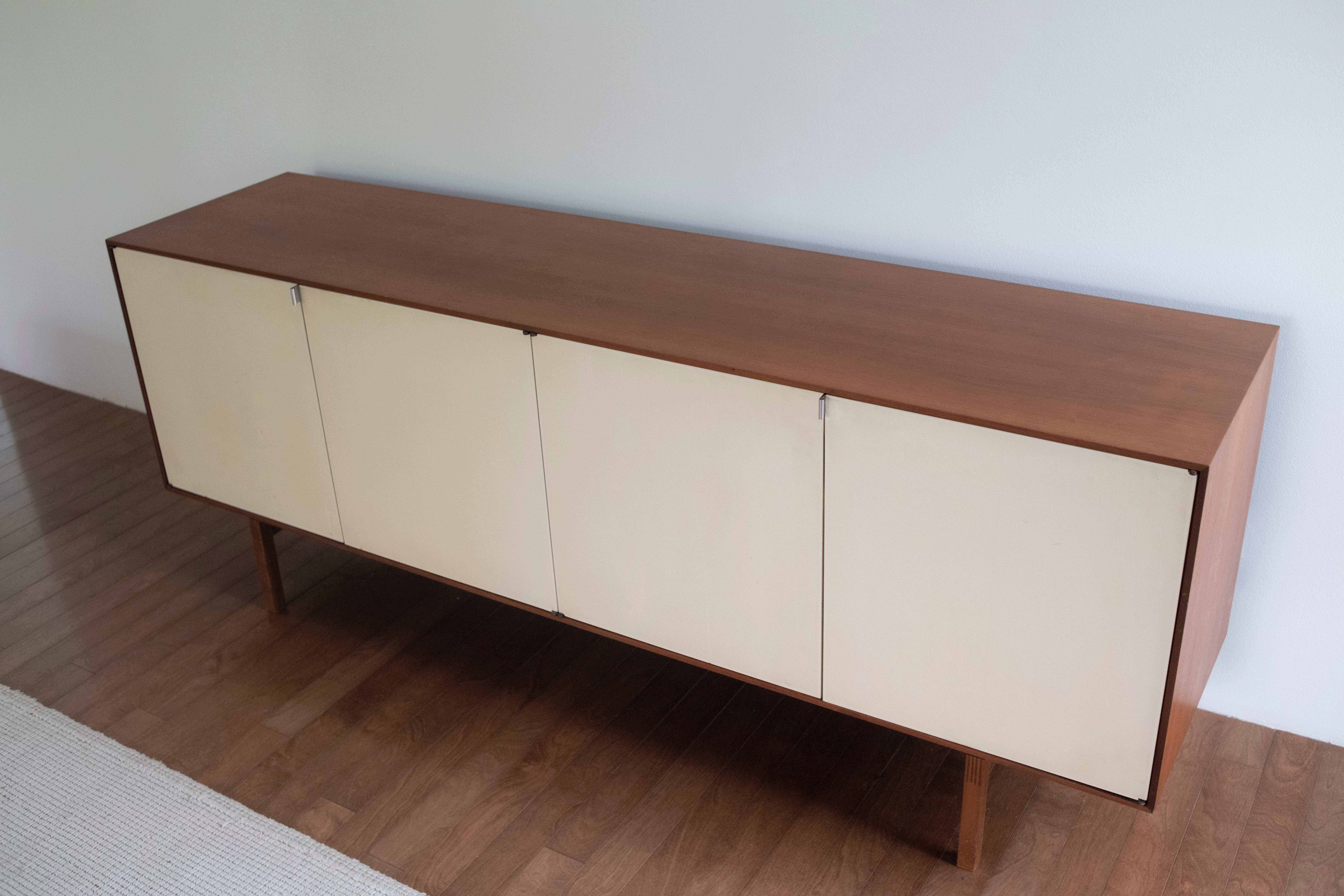Florence Knoll Credenza In Good Condition In Washington, DC