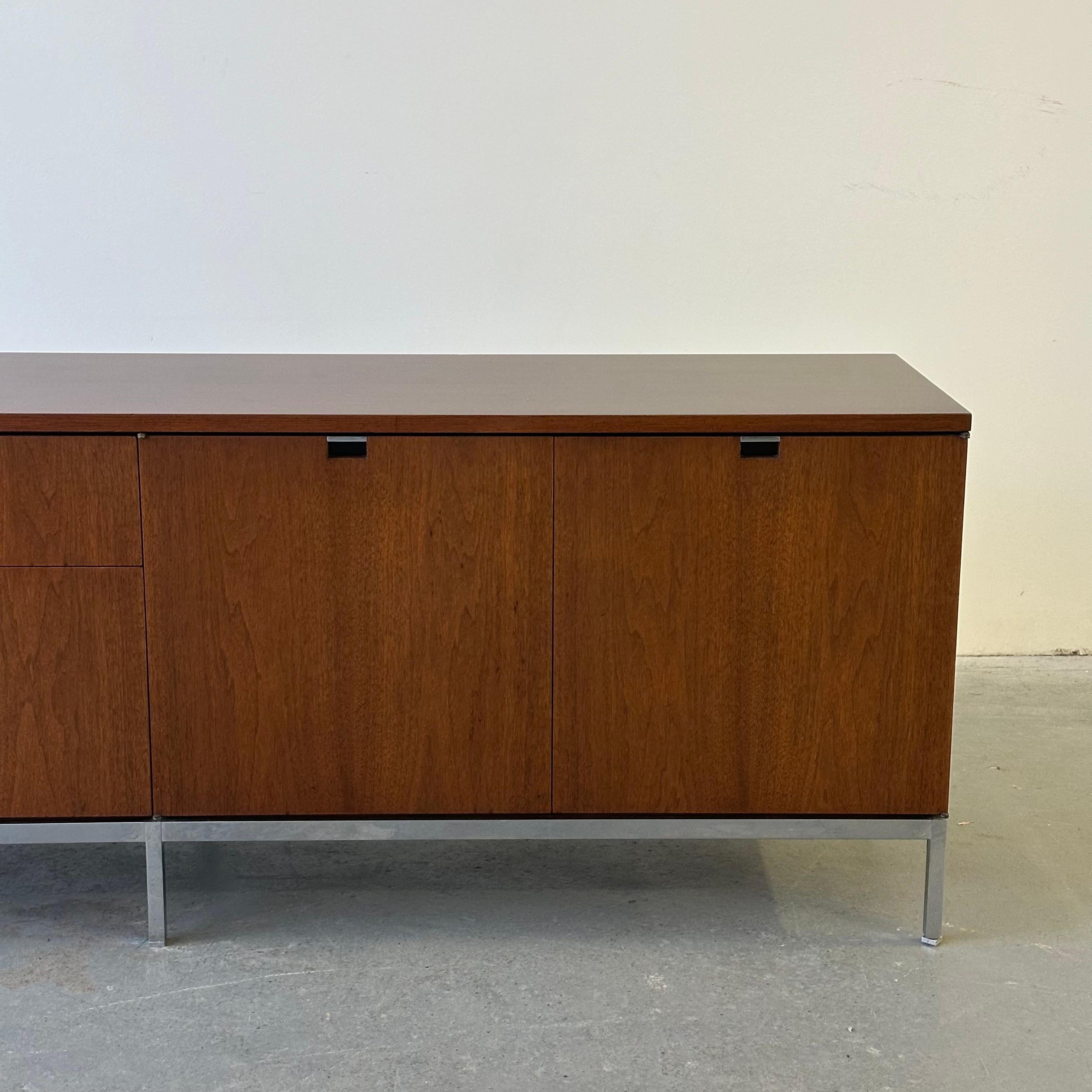 Florence Knoll Credenza In Good Condition In Chicago, IL
