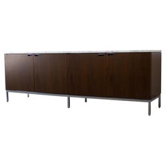 Florence Knoll Credenza in Mahagoni mit Marmorplatte und satinierten Beinen