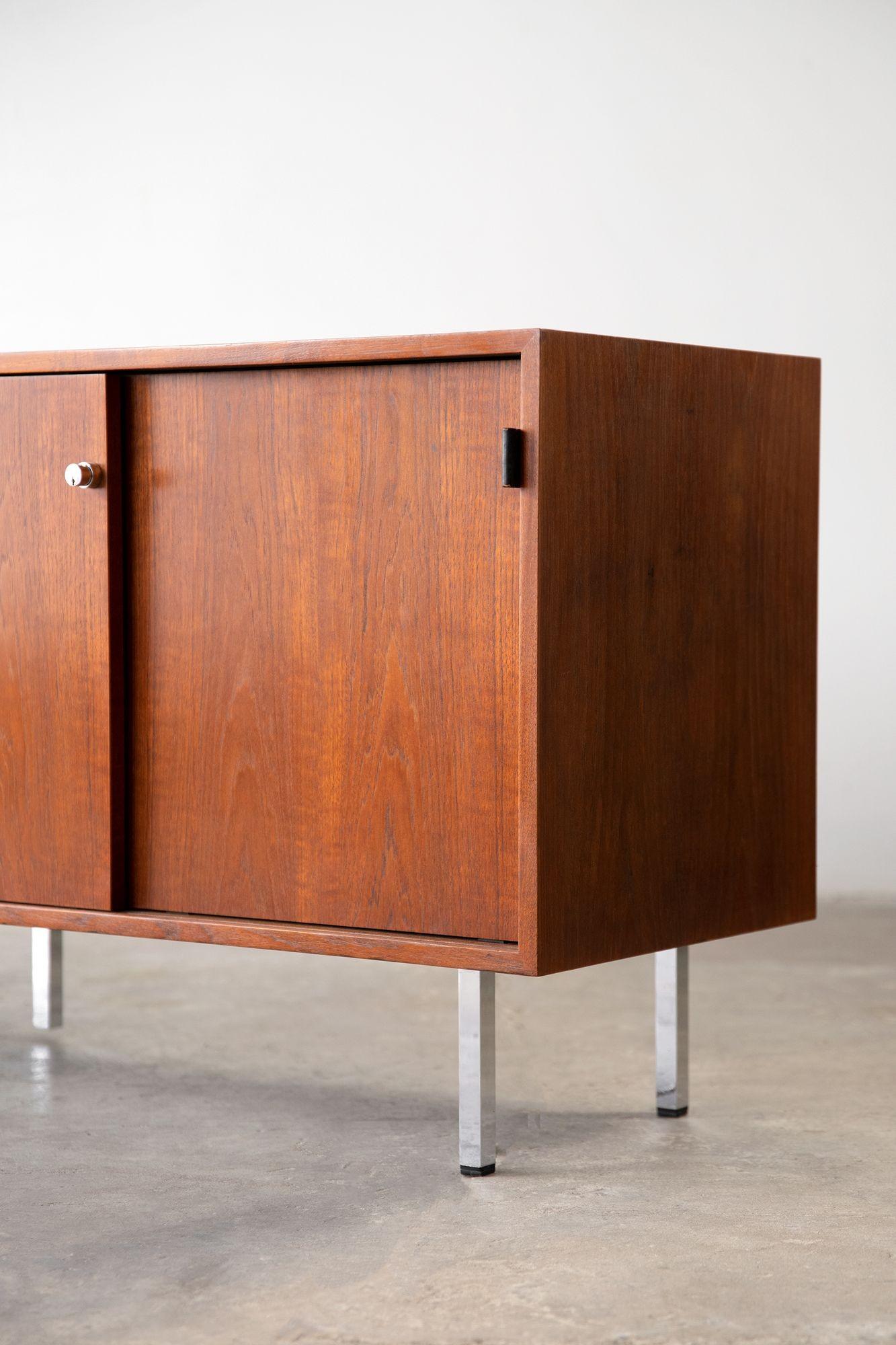 Florence Knoll Credenza in Teak and Oak with Chrome Legs and Leather Pulls 4