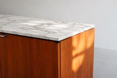 Buffet Florence Knoll en marbre, Knoll International, style Mid-Century