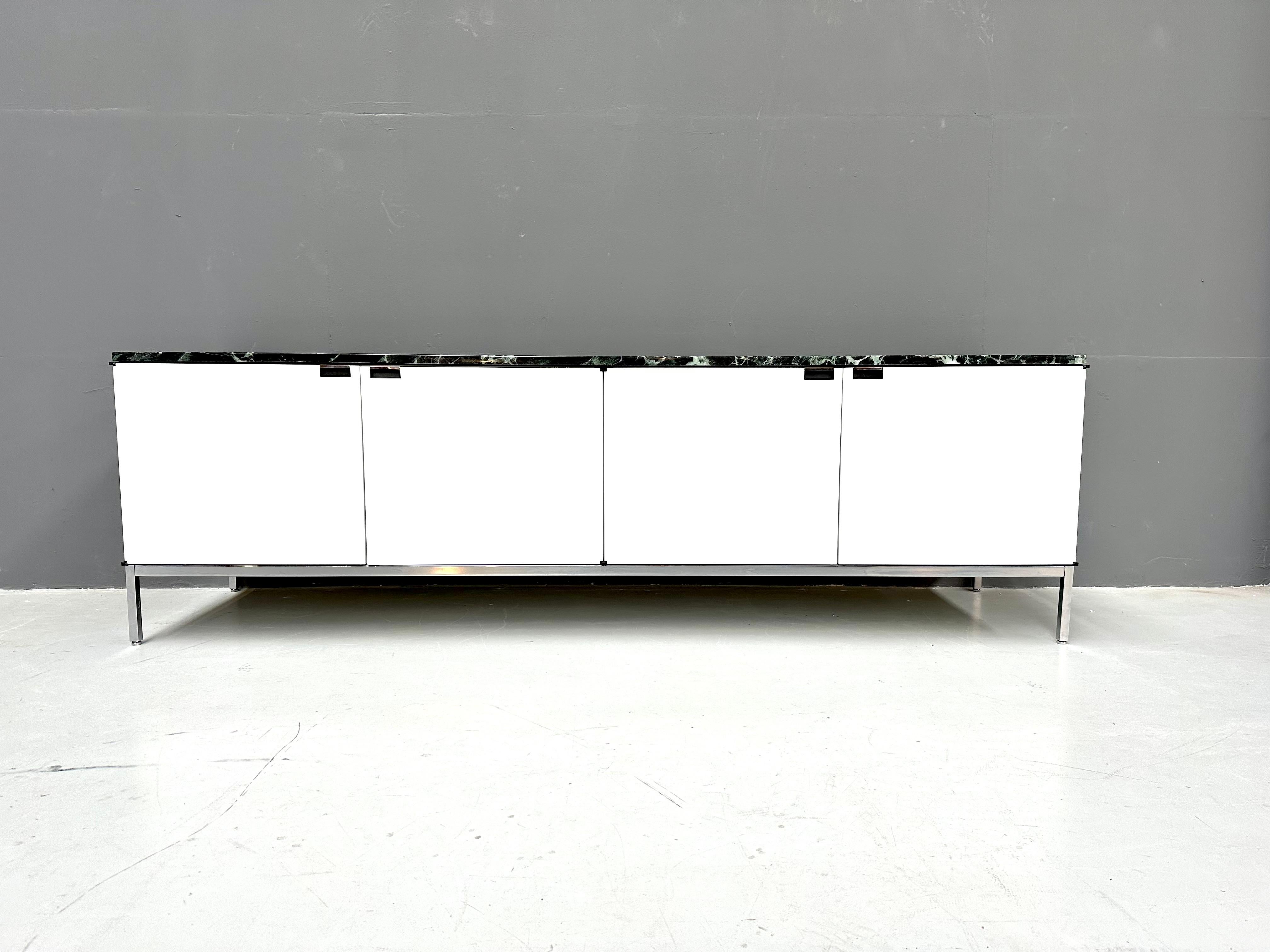 Florence Knoll Credenza New Edition with Alpi Verdi Marble Top, 2010s In Excellent Condition For Sale In Eindhoven, Noord Brabant