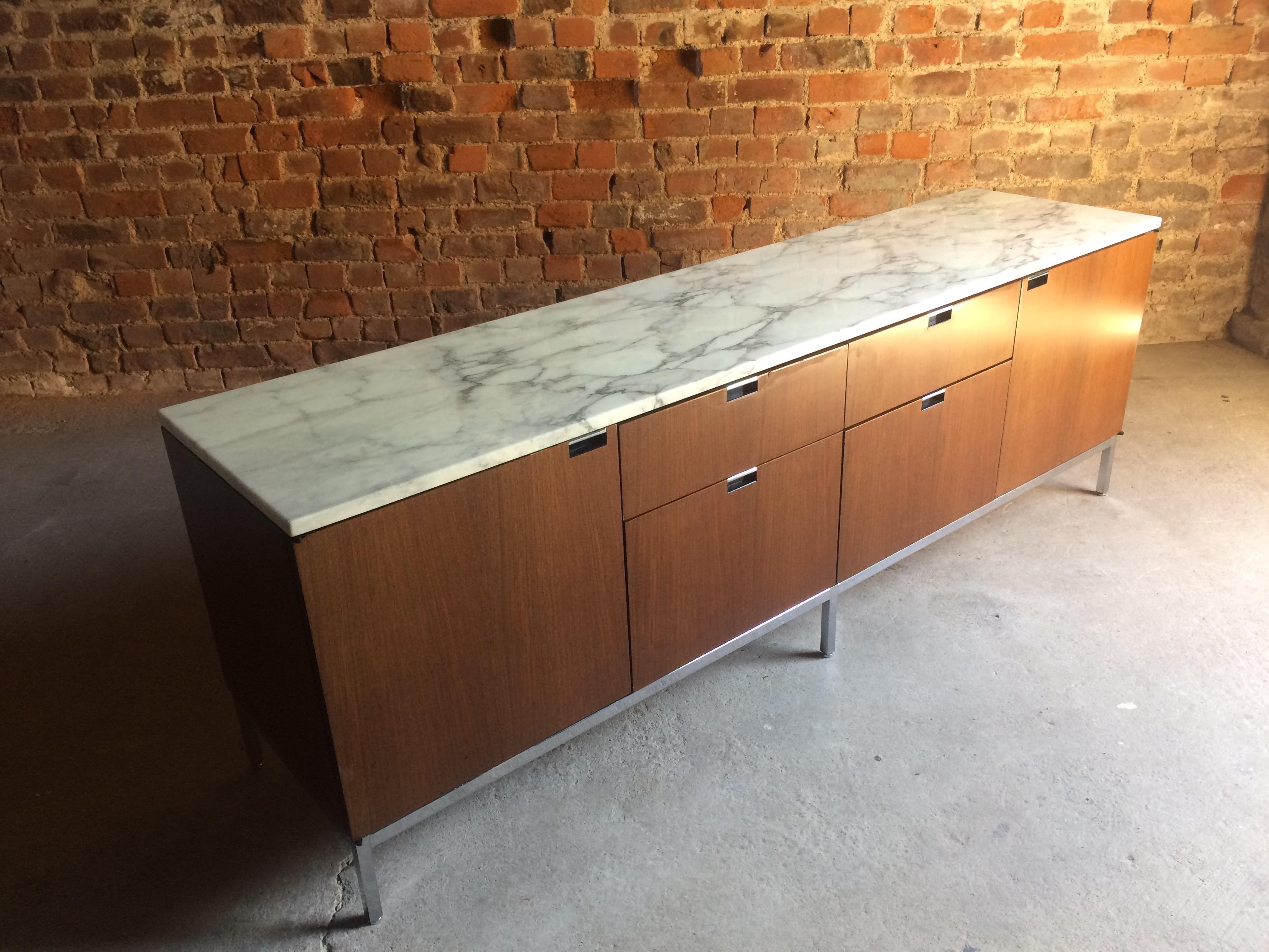 Florence Knoll Credenza Sideboard Walnut & Carrara Marble Original, 1970s In Excellent Condition In Longdon, Tewkesbury