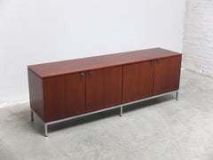 Credenza Florence Knoll con asas de cuero, 1961