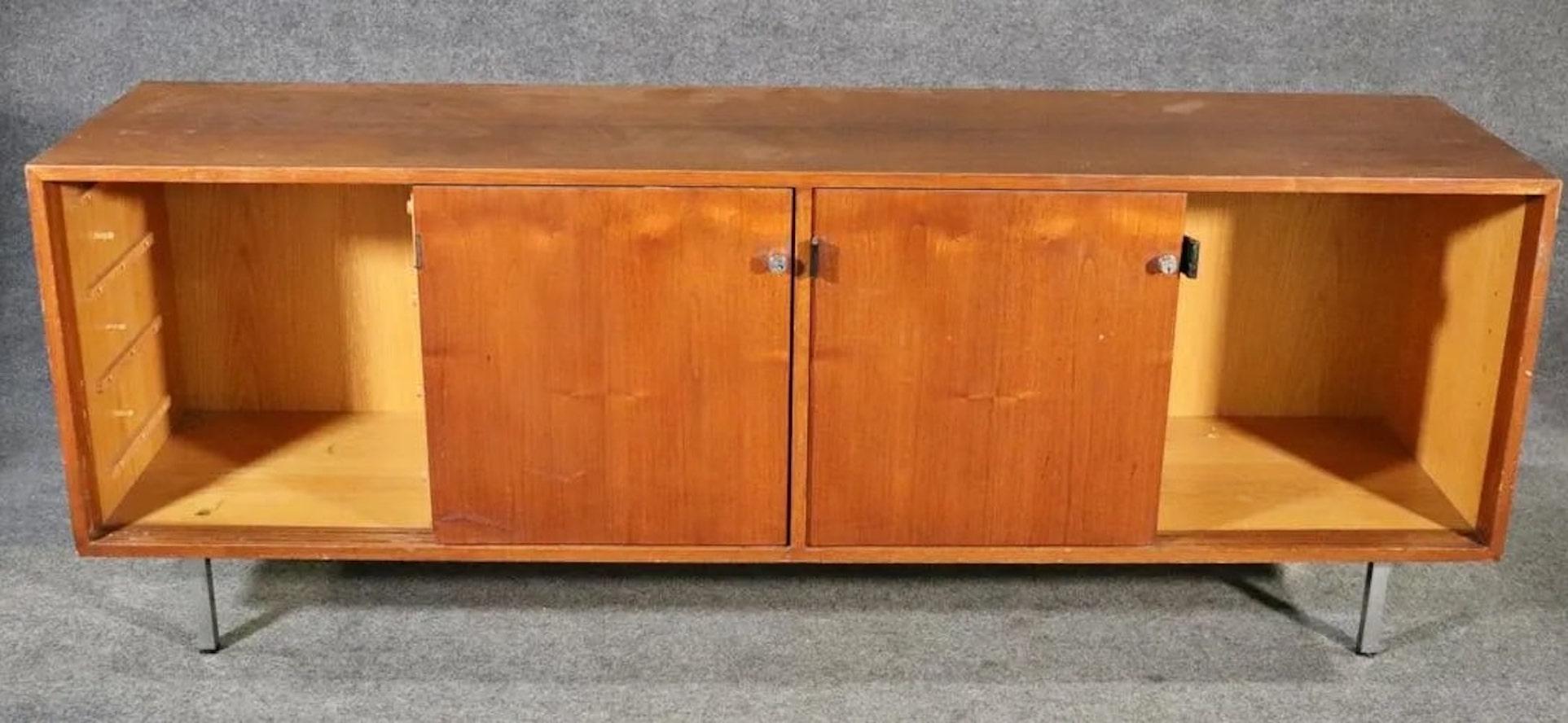 Mid-century modern office sideboard by Florence Knoll. Walnut grain throughout with strong metal legs. Pull out tray and file cabinet.
Please confirm location NY or NJ