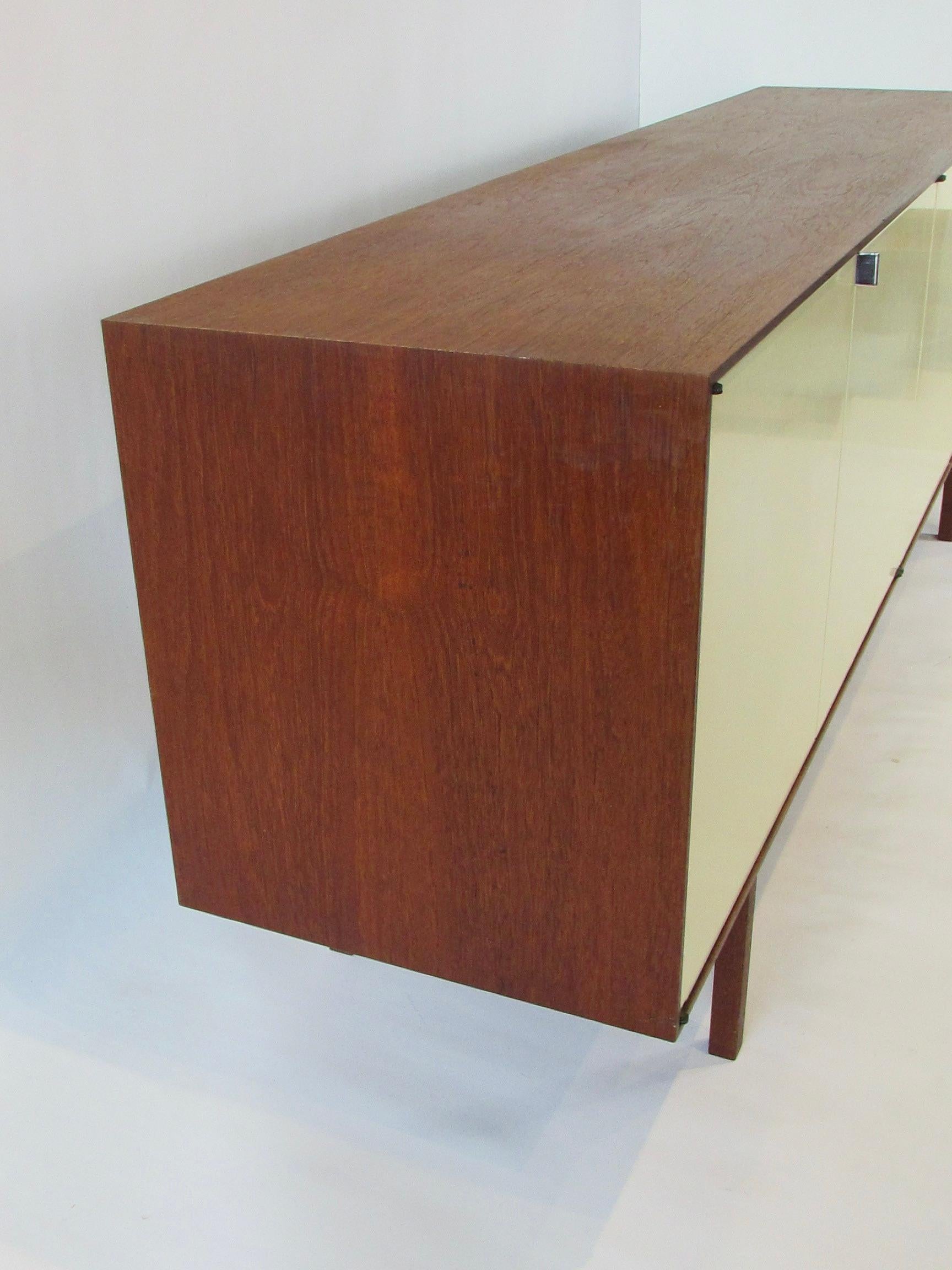 Florence Knoll designed four door credenza for Knoll For Sale 7