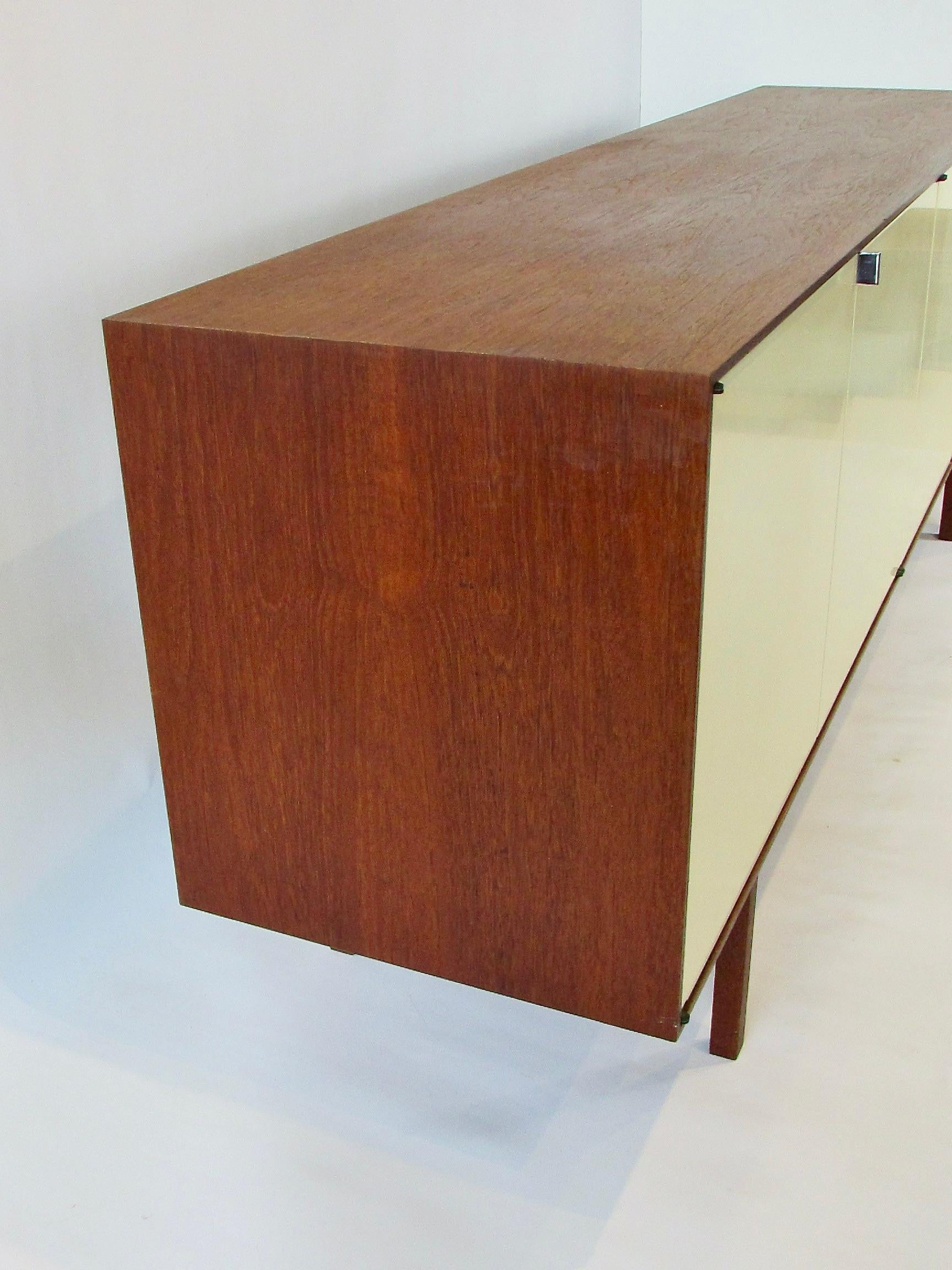 Florence Knoll designed four door credenza for Knoll For Sale 8