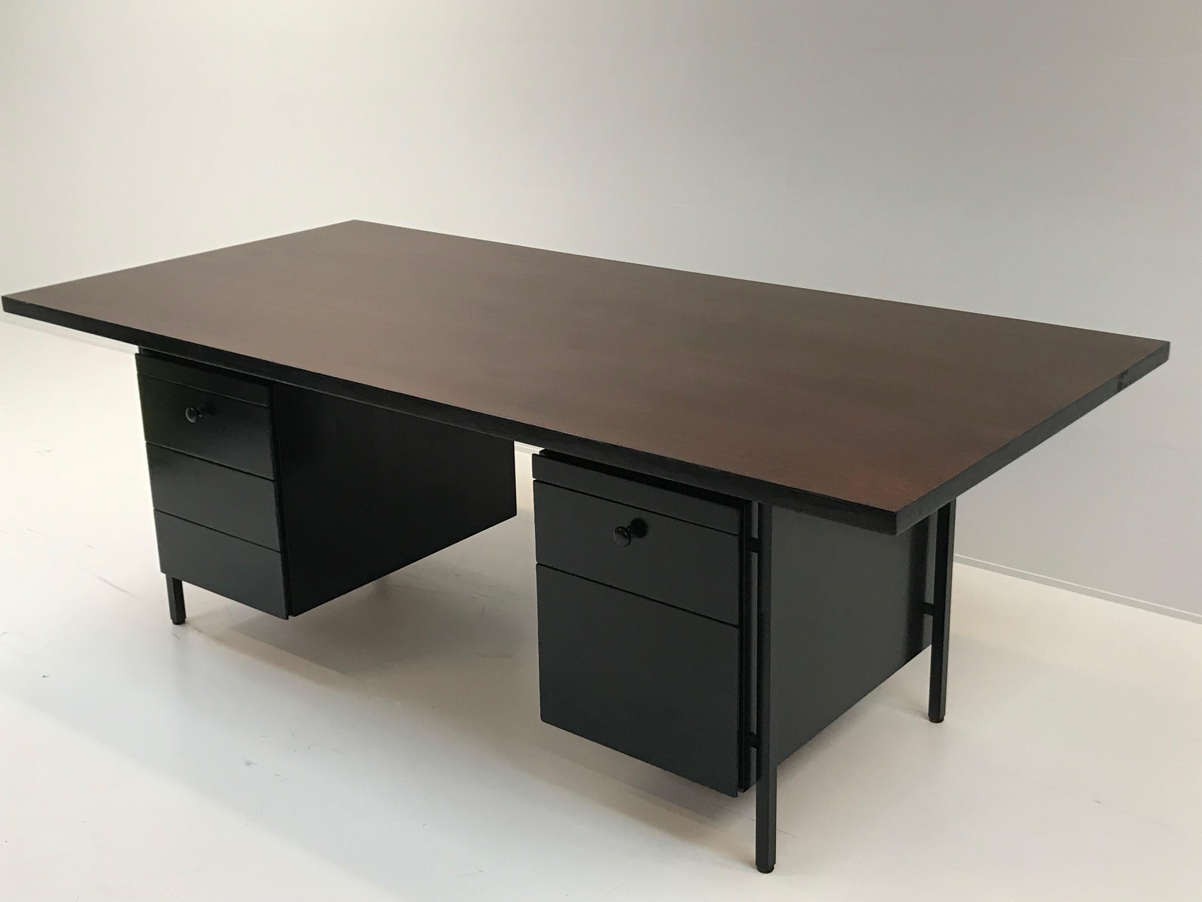 Vintage Florence Knoll Desk, Brown Top and Black Drawers In Fair Condition In Schellebelle, BE