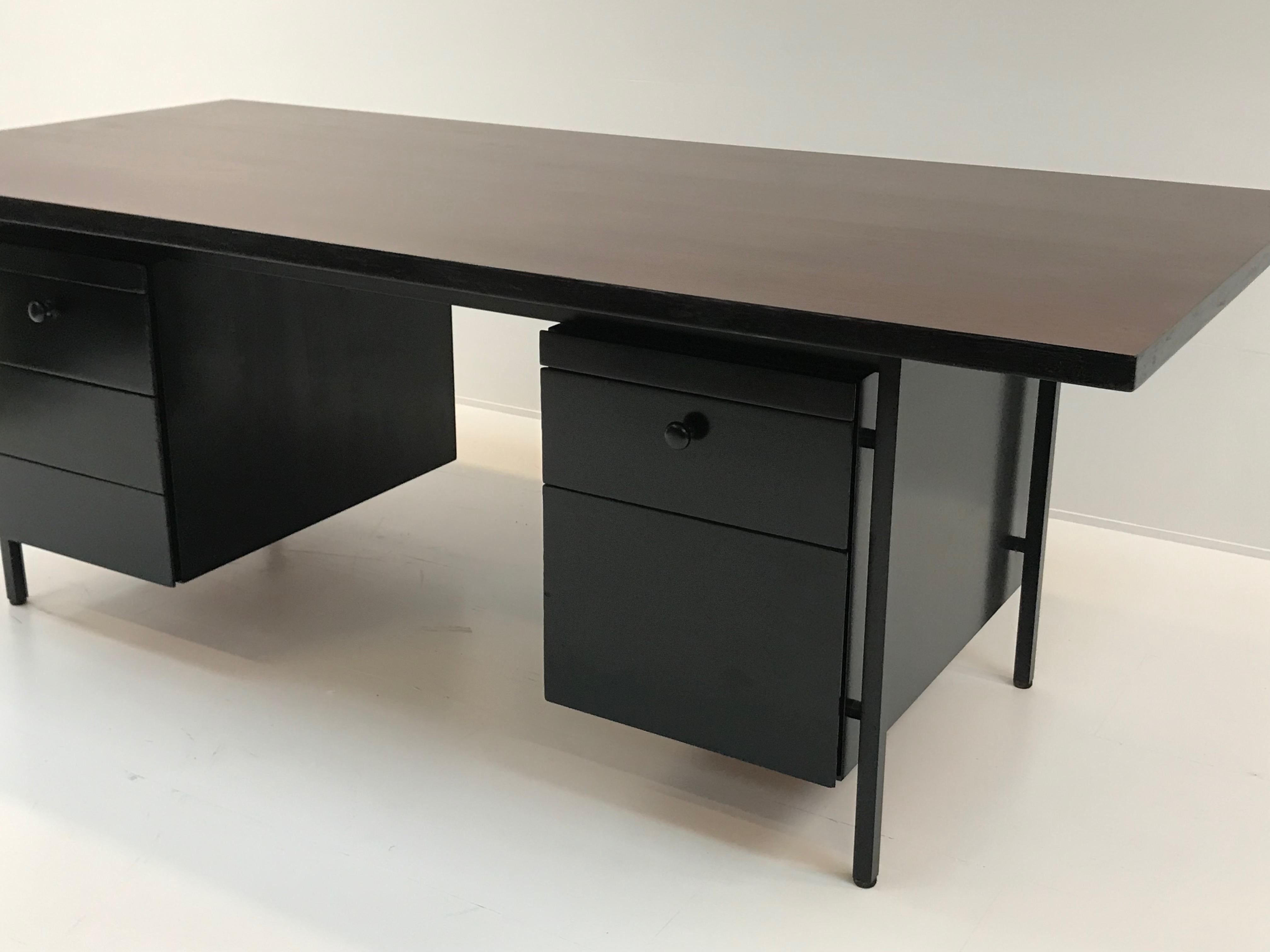 Florence Knoll Desk, Brown Top and Black Drawers In Fair Condition In Schellebelle, BE