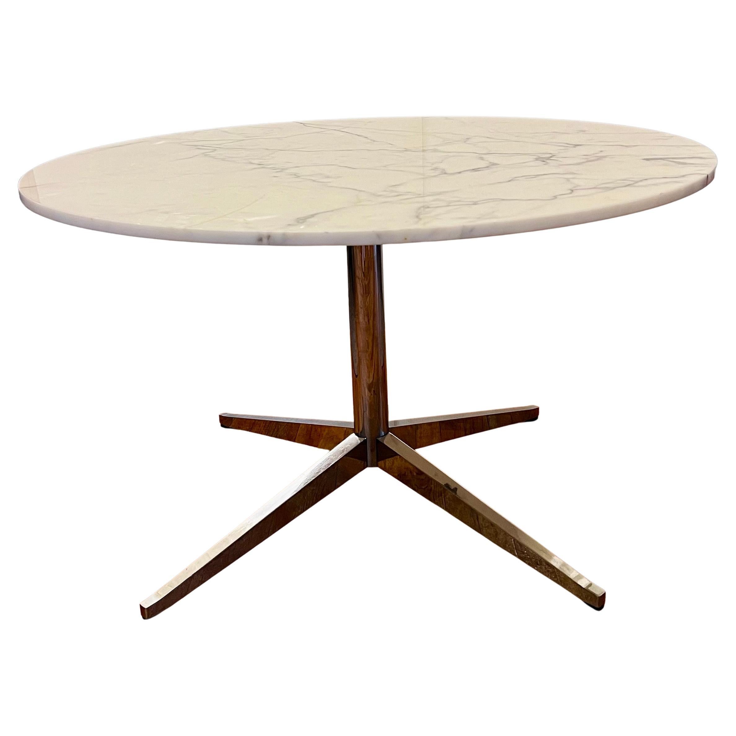 Florence Knoll Dining Round Table Chrome Star Base & Marble Top In Good Condition For Sale In San Diego, CA