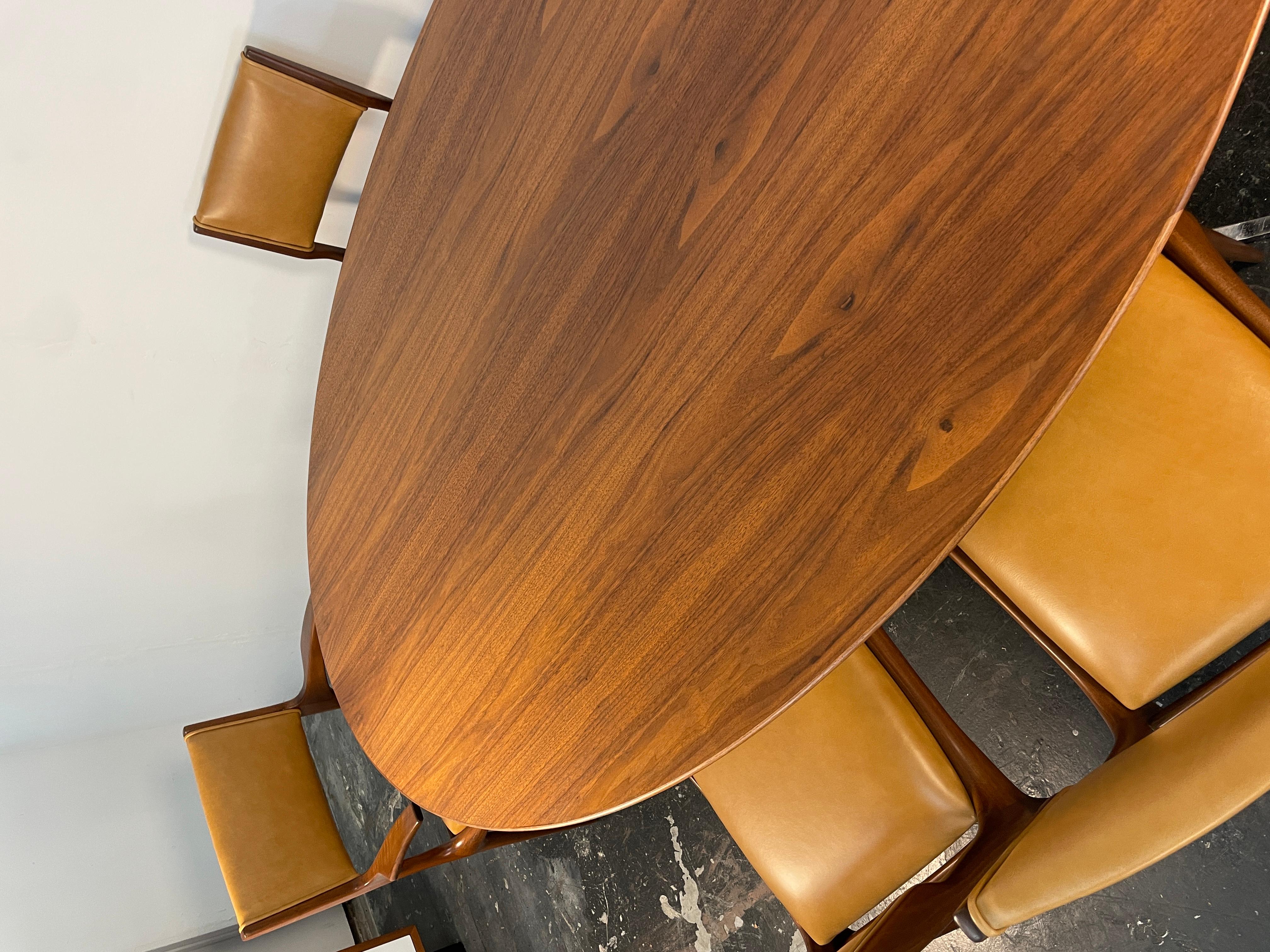 Florence Knoll Dining Table or Conference Table in Walnut For Sale 5