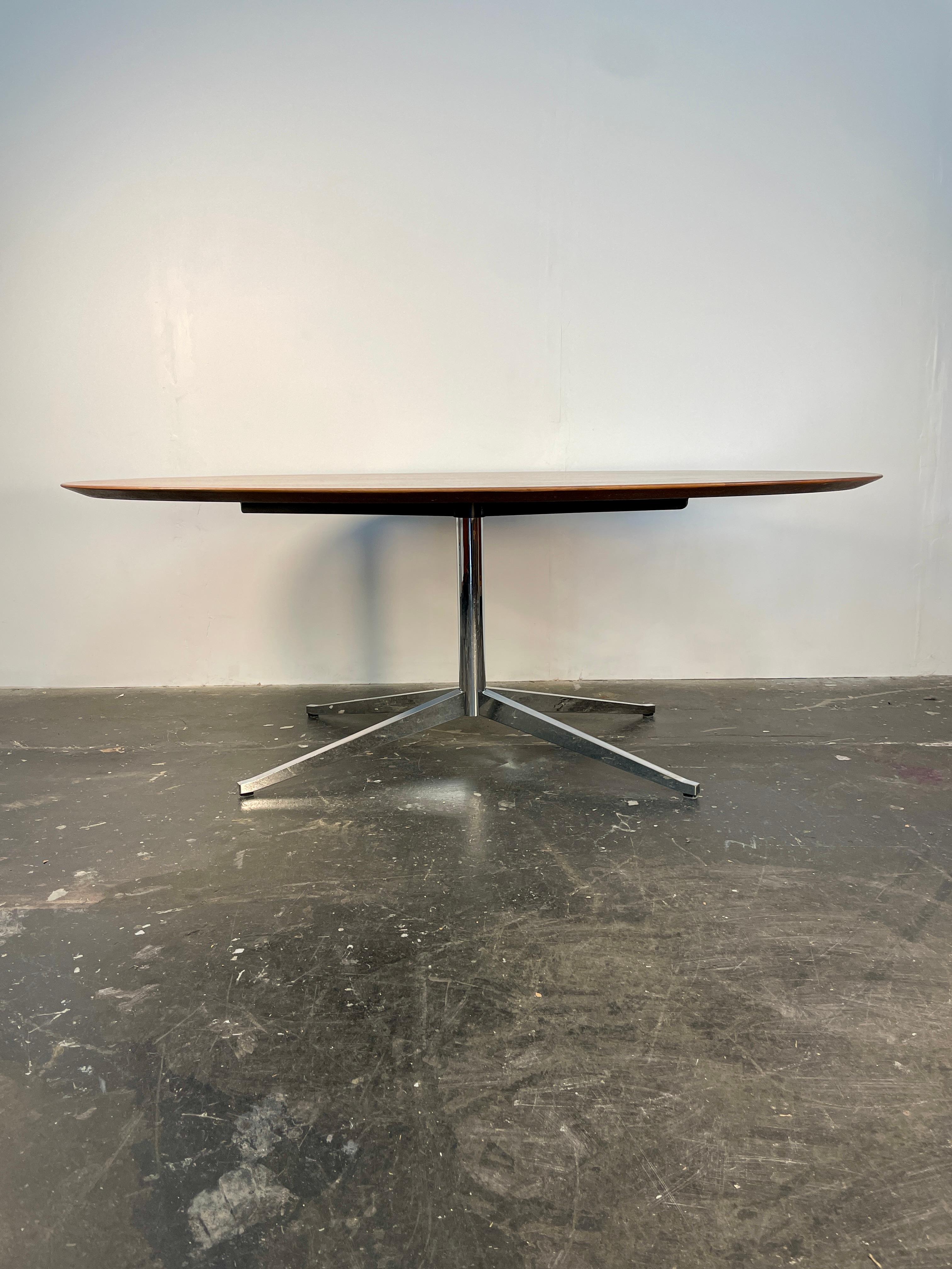 Mid-Century Modern Florence Knoll Dining Table or Conference Table in Walnut For Sale