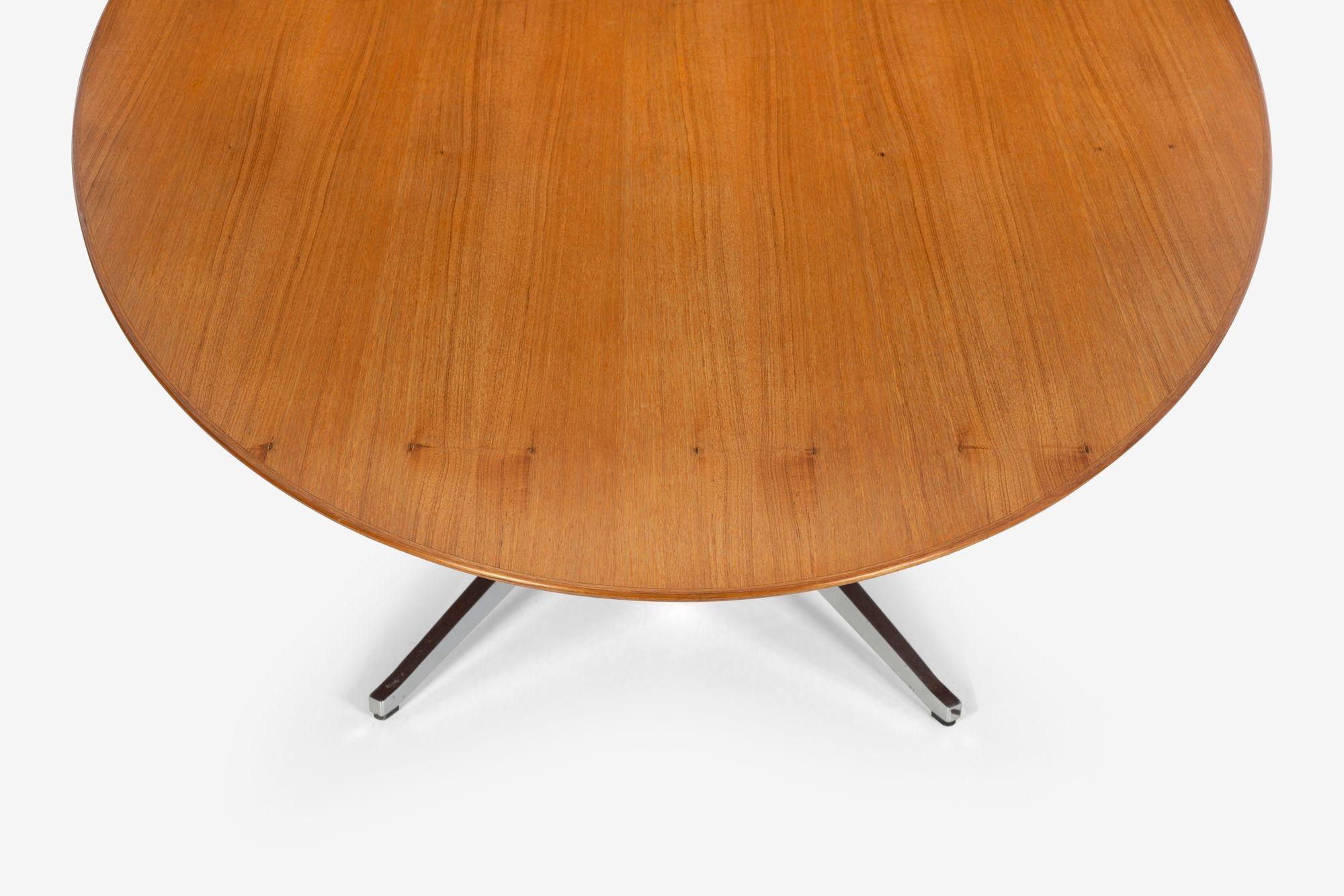 Florence Knoll Dining Table with Cherry Wood Beveled Edge Top In Good Condition For Sale In Chicago, IL