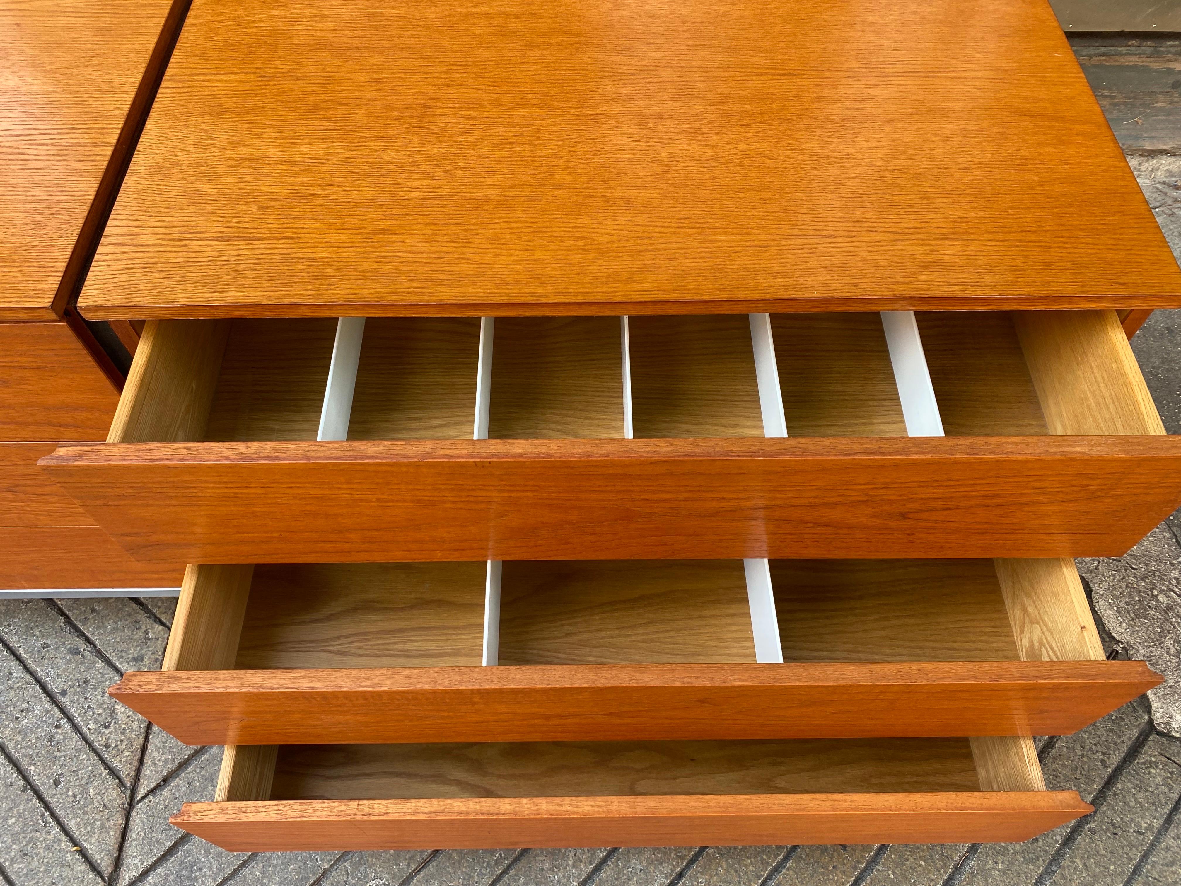Florence Knoll Double Dresser in Teak for Knoll In Good Condition For Sale In Philadelphia, PA