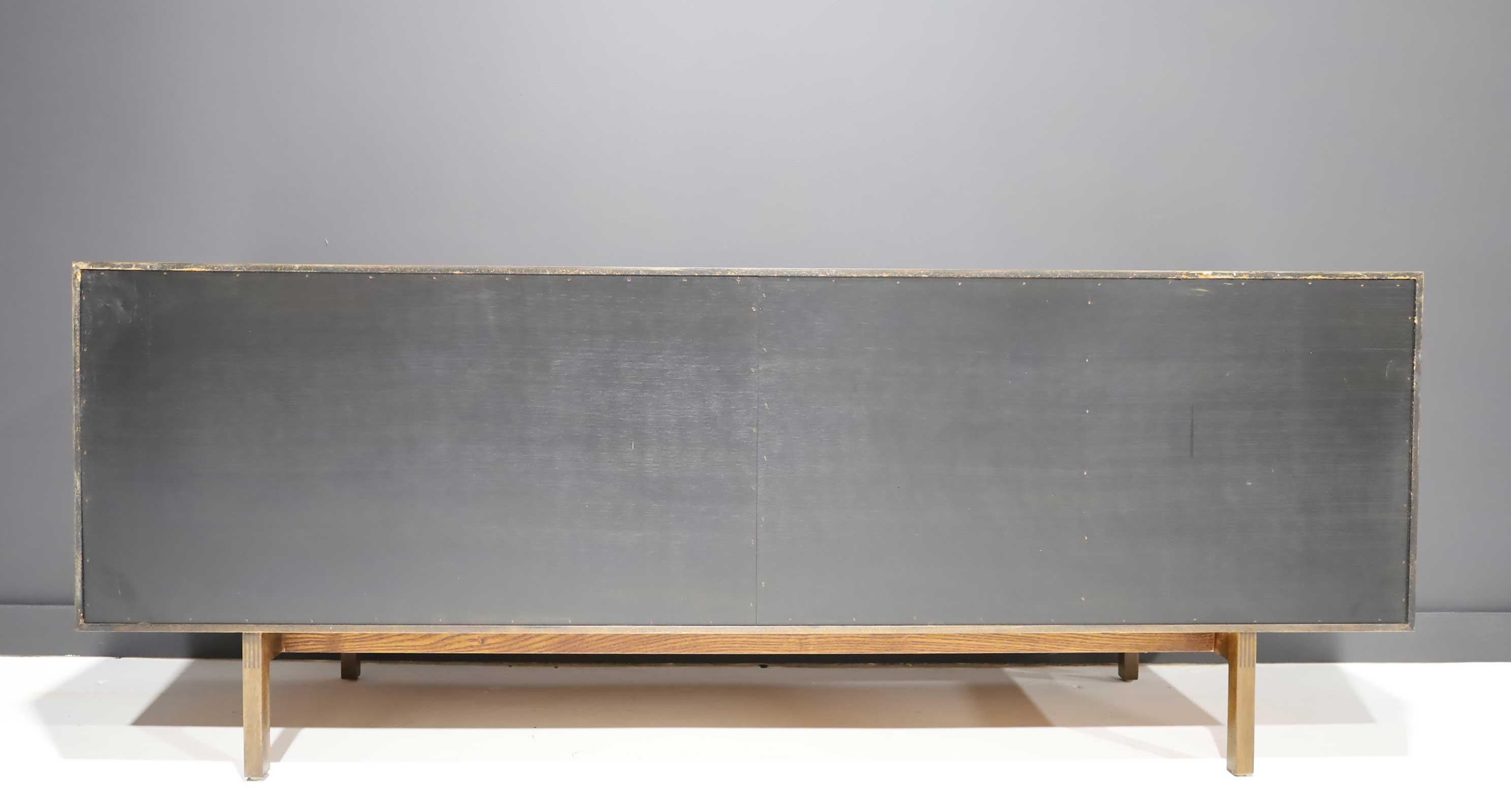 Florence Knoll Early Sideboard, Credenza in Walnut, Model 541 5