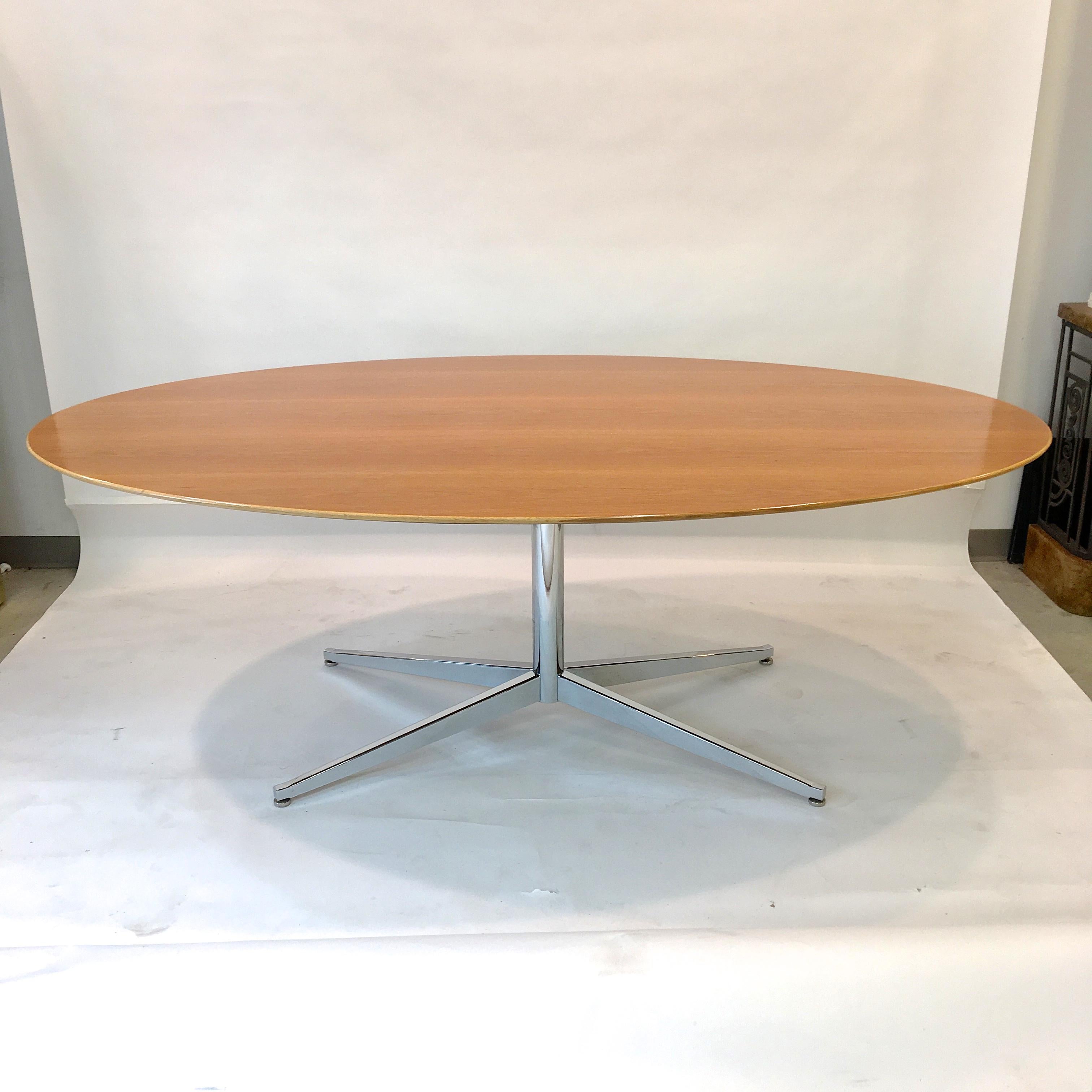 Original vintage Florence Knoll elliptical oval dining table or desk in oakwood with beveled edge on polished chromed steel pedestal and four star X base.

Beautifully restored and ready to use.

Florence Knoll designed this iconic desk in 1961