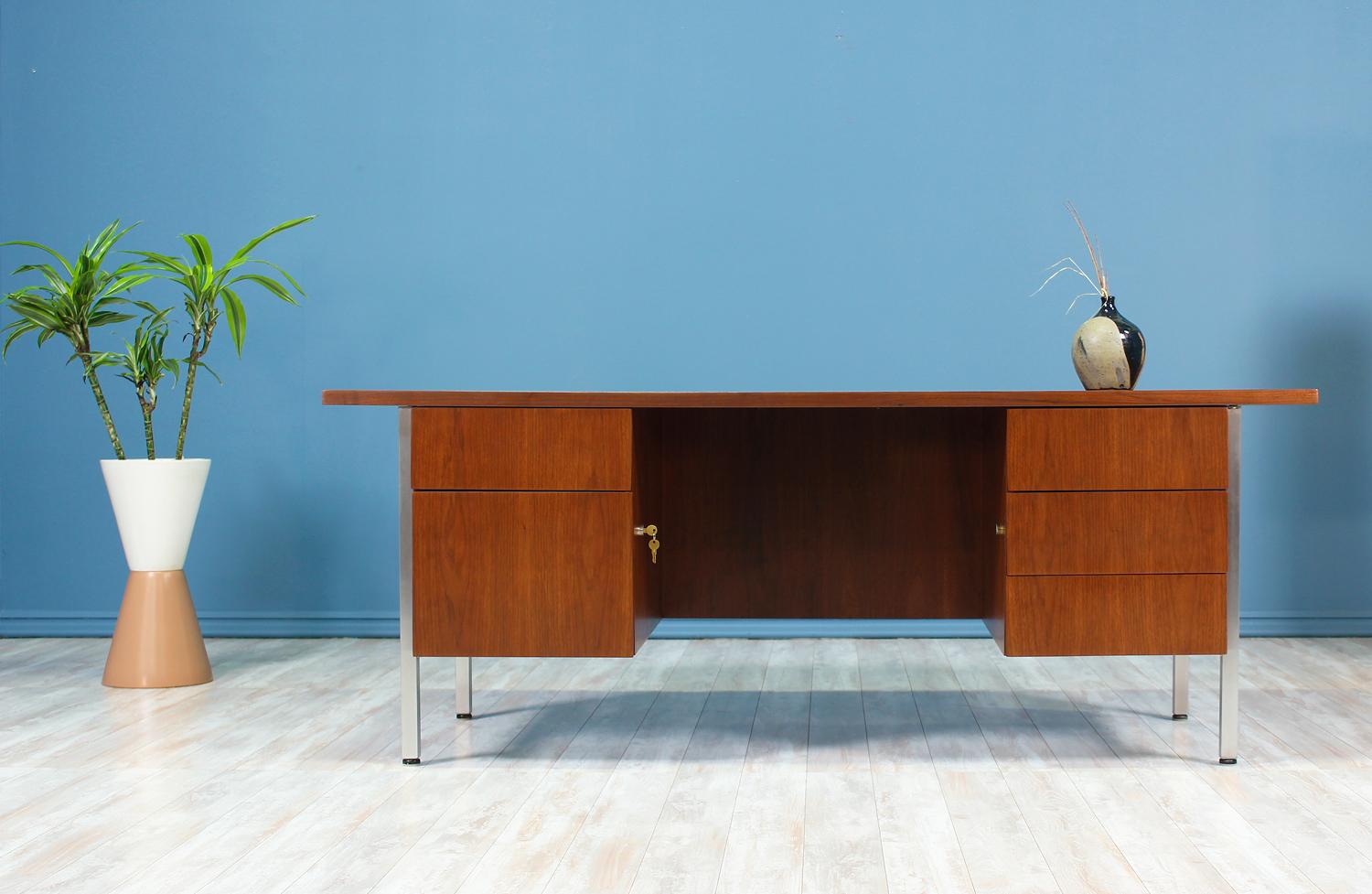 Designer: by Florence Knoll
Manufacturer: Knoll Inc.
Country of origin: United States
Date of manufacture: 1950-1959
Materials: Walnut wood, chromed steel
Period style: Mid-Century Modern.

Condition: Excellent
Extra conditions: Newly