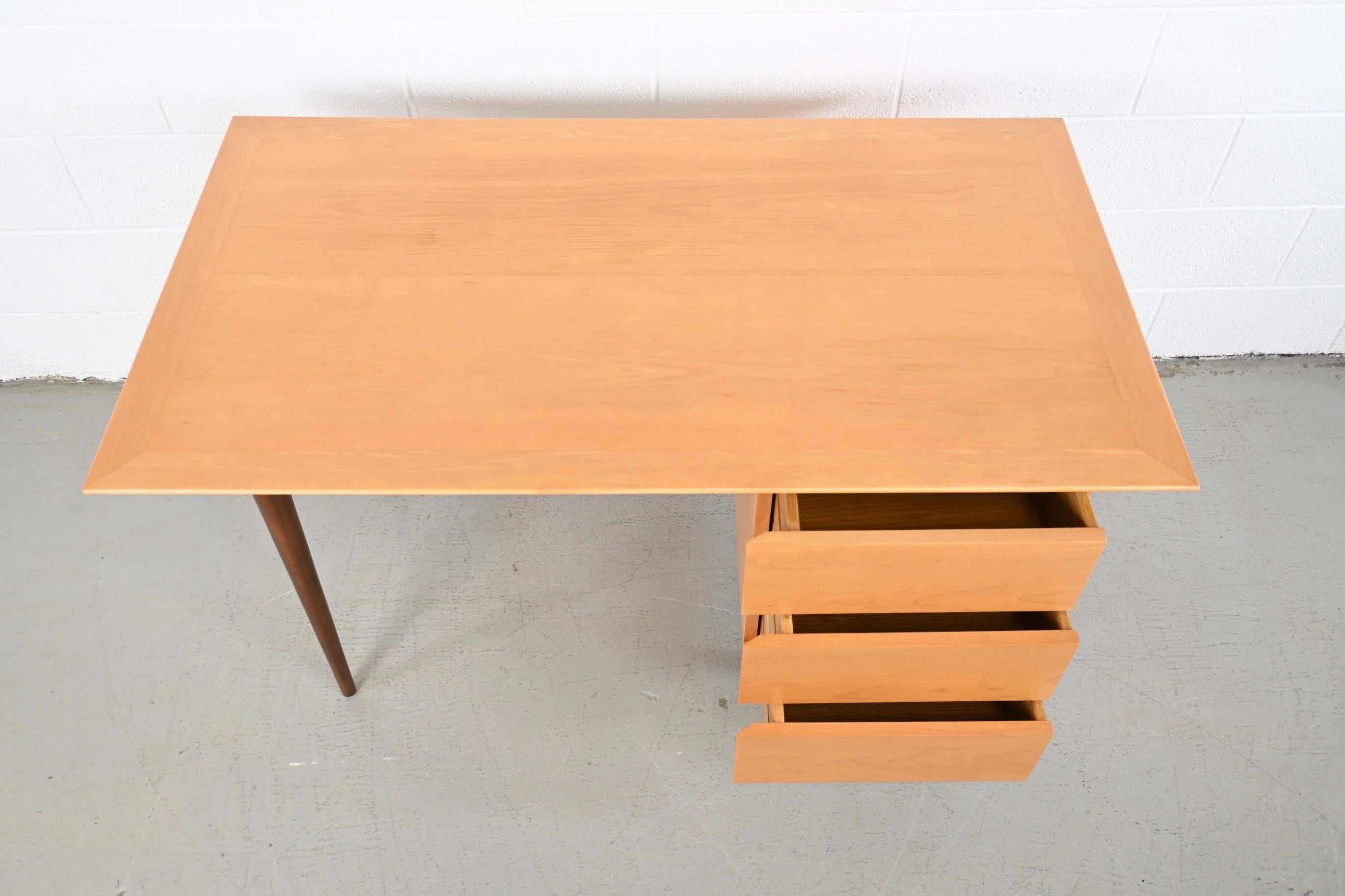 Florence Knoll for Knoll Associates MidCentury Modern Desk For Sale at 1stDibs roger conant