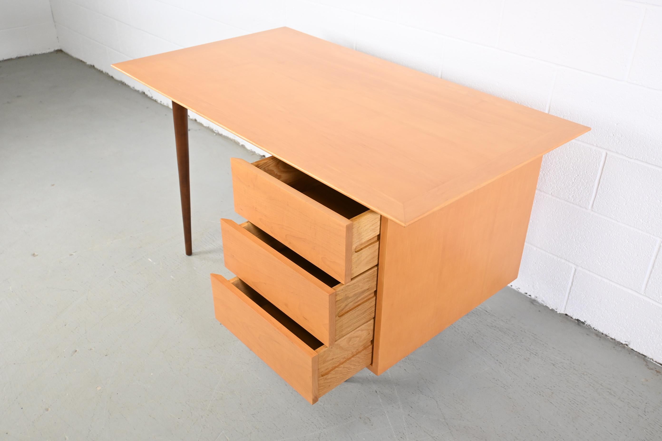 Florence Knoll for Knoll Associates MidCentury Modern Desk For Sale at