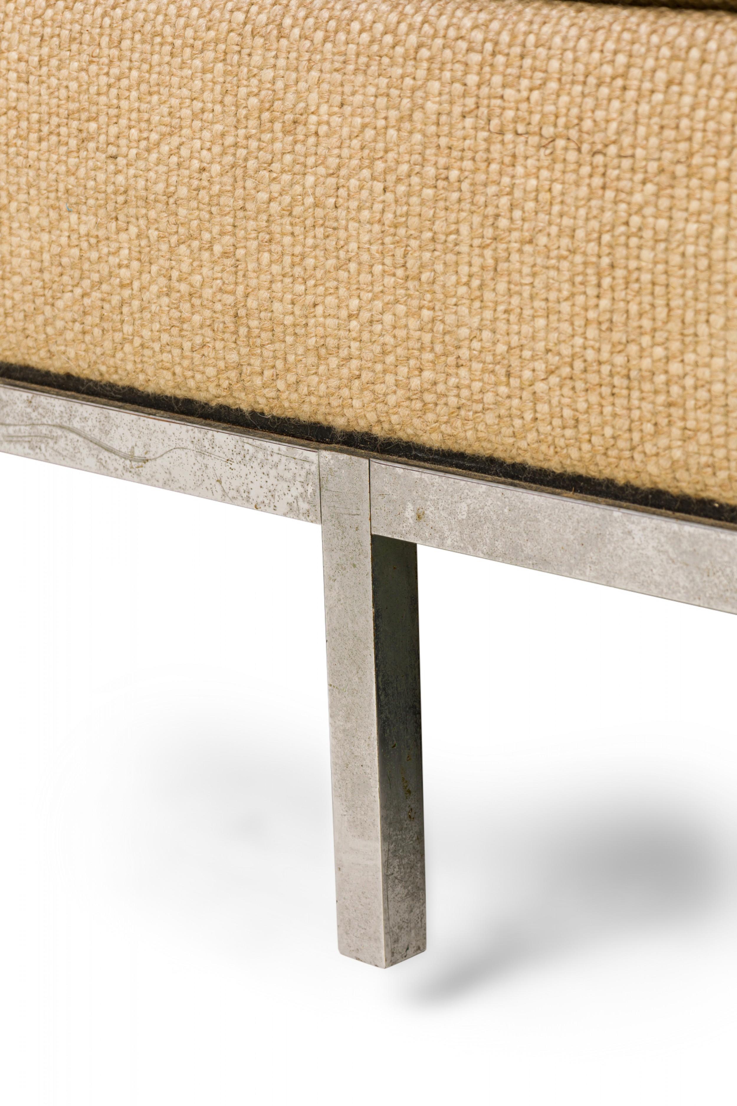 Florence Knoll für Knoll International, 3-sitziges, beigefarbenes, gepolstertes Sofa (Moderne der Mitte des Jahrhunderts) im Angebot
