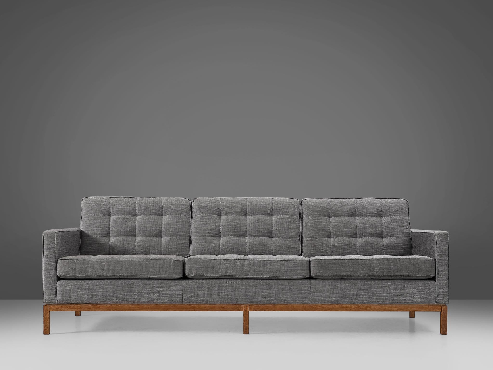 Florence Knoll for Knoll International, sofa model 2557, teak, fabric upholstery, United States, design 1955

Modern sofa with teak wooden base an grey fabric upholstery designed by Florence Knoll for Knoll International. The angular frame of the