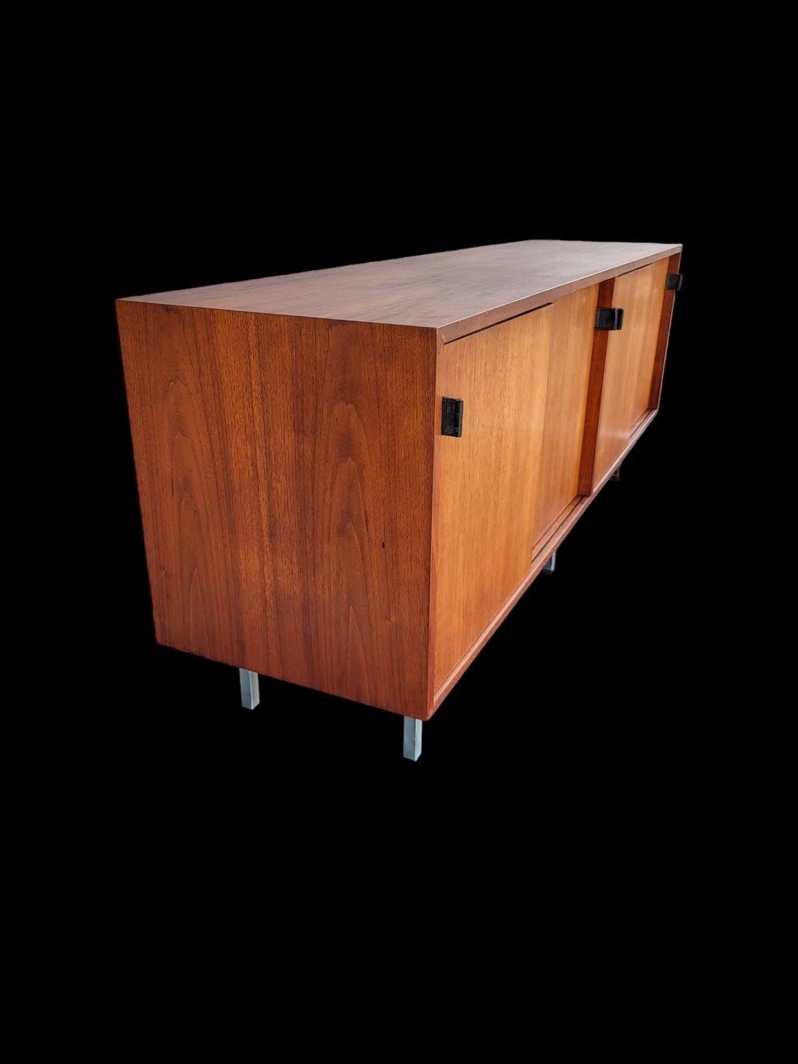 Florence Knoll For Knoll Mid Century Modern Credenza C.1963 For Sale 5