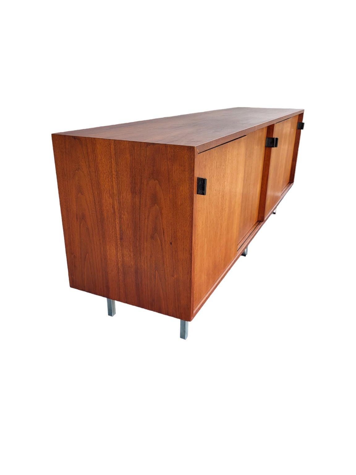 Florence Knoll For Knoll Mid Century Modern Credenza C.1963 For Sale 6