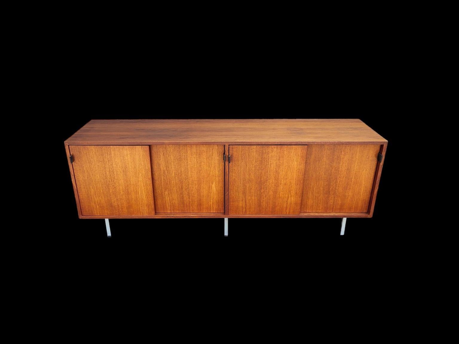 Florence Knoll For Knoll Mid Century Modern Credenza C.1963 For Sale 7