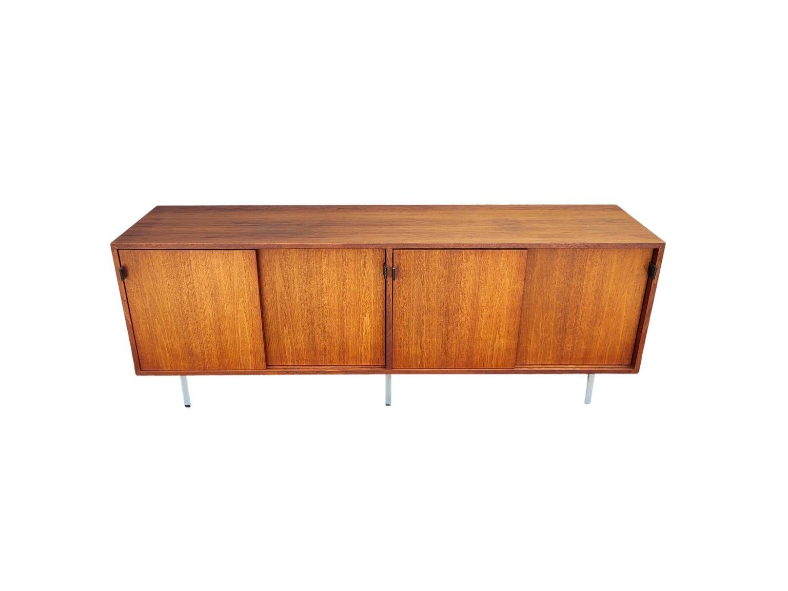 Florence Knoll For Knoll Mid Century Modern Credenza C.1963 For Sale 8