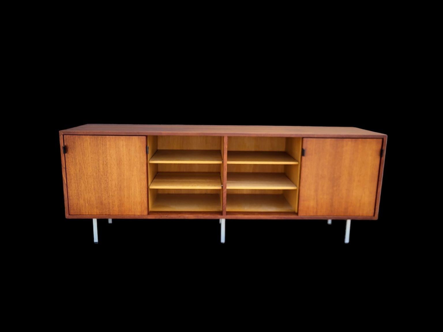 Walnut Florence Knoll For Knoll Mid Century Modern Credenza C.1963 For Sale