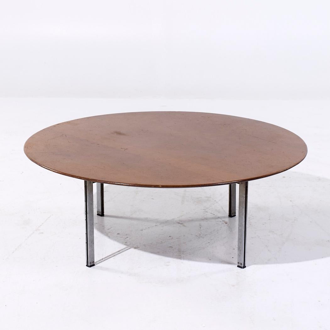 Table basse de bar parallèle mi-siècle Florence Knoll pour Knoll

Cette table basse mesure : 42 de large x 42 de profond x 16.25 de haut

Nous prenons nos photos dans un studio à éclairage contrôlé afin de montrer le plus de détails possible. Nous