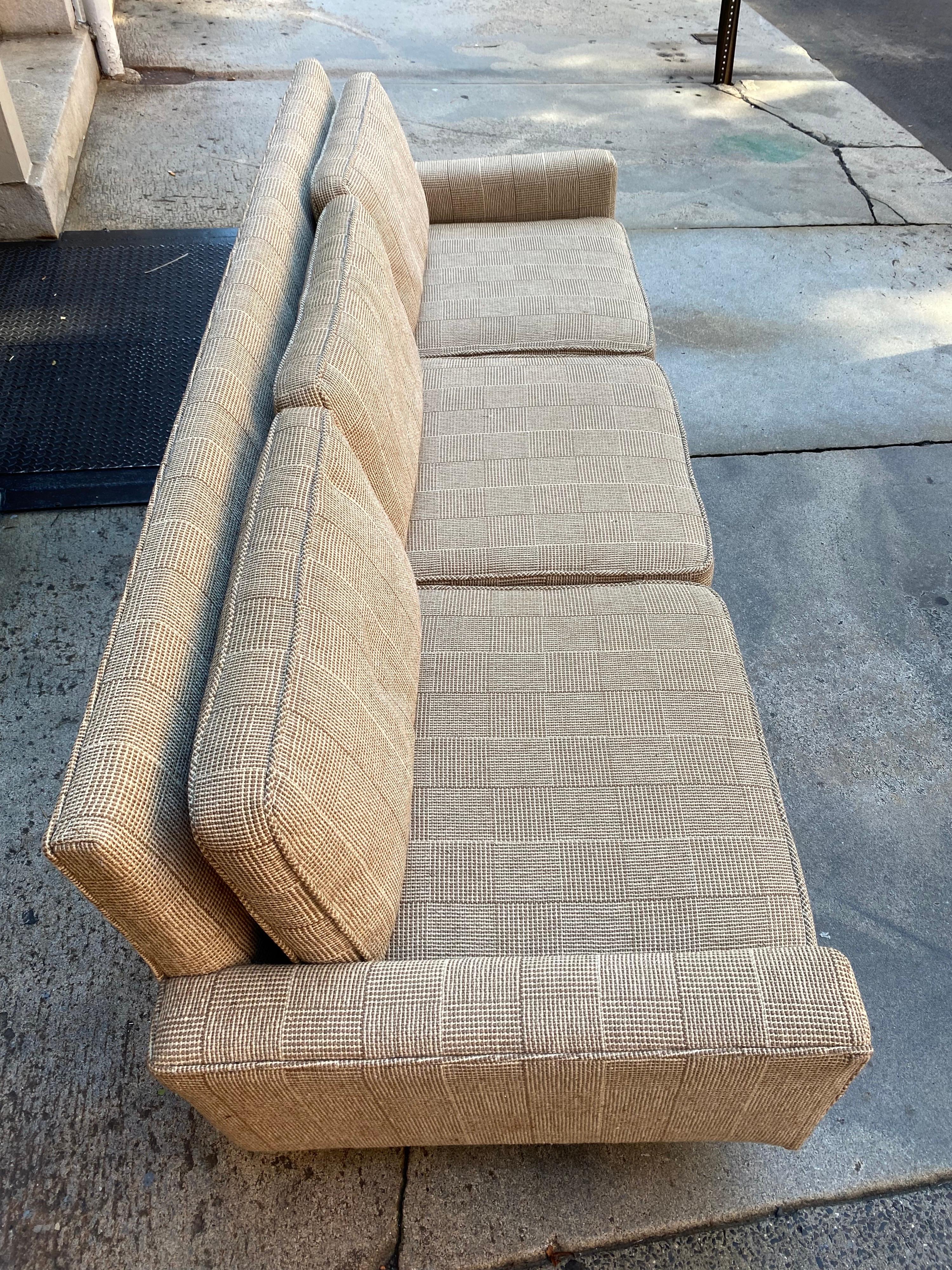 Florence Knoll for Knoll Model 26 Sofa with Original Fabric In Good Condition In Philadelphia, PA