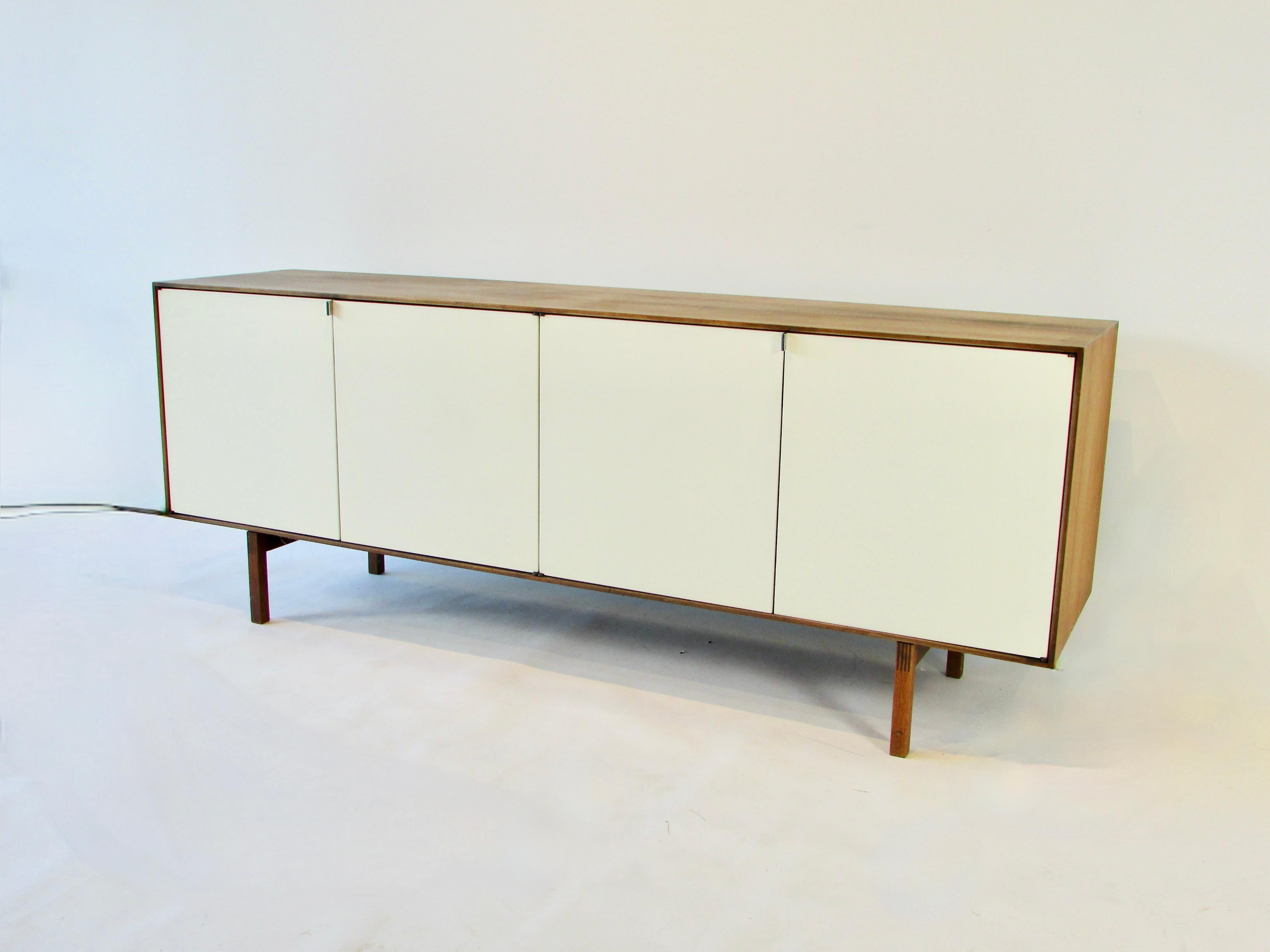 Mid-Century Modern Florence Knoll for Knoll Model 541 Walnut Credenza with White Lacquer Doors