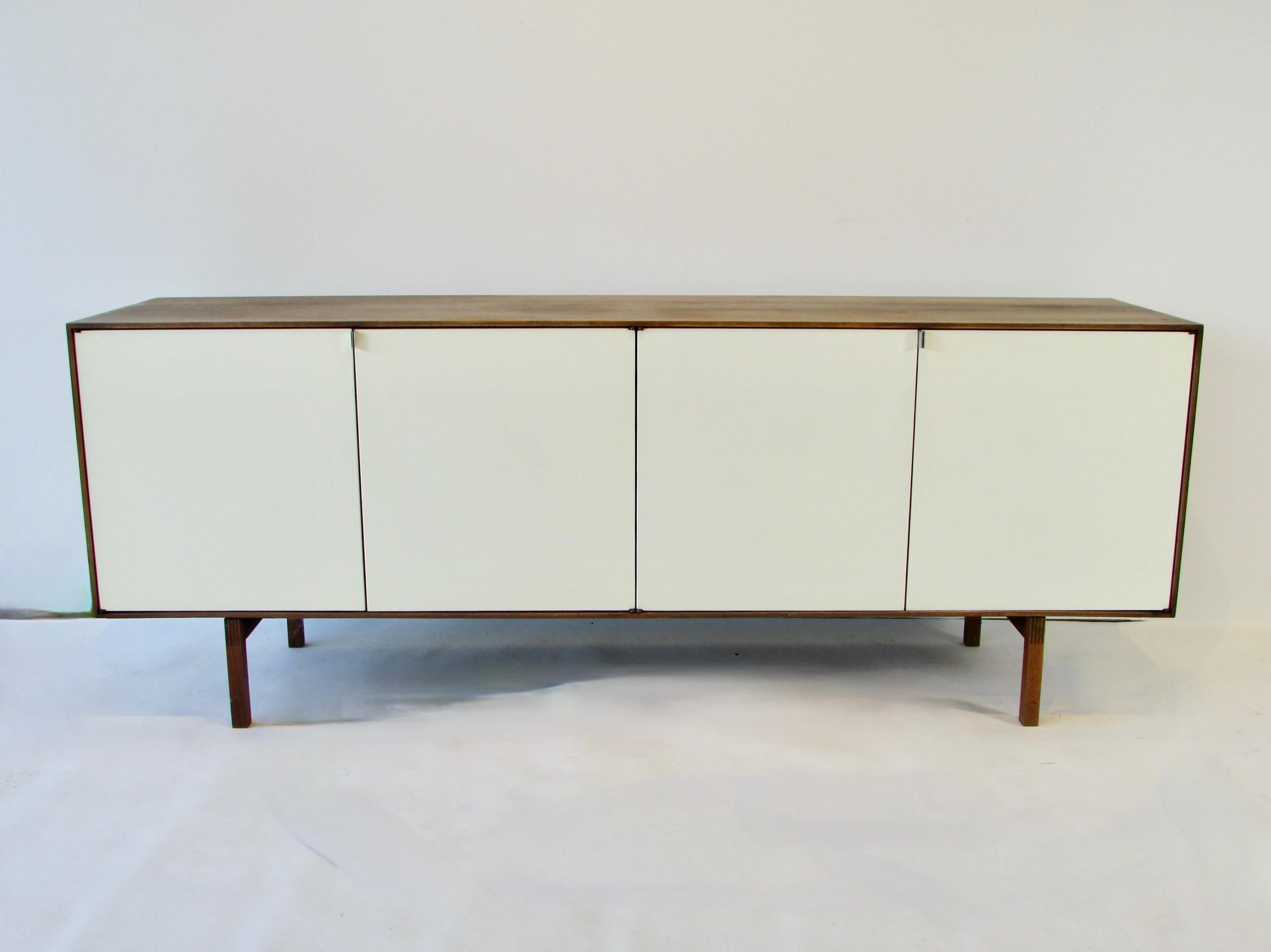 20th Century Florence Knoll for Knoll Model 541 Walnut Credenza with White Lacquer Doors
