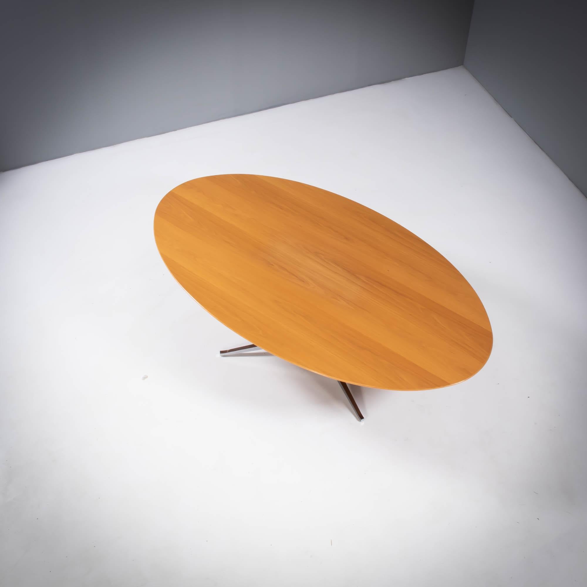Originally designed by Florence Knoll in 1961 to replace the traditional imposing office desks, the Table Desk combines a sleek silhouette with perfect proportions to create a simple and practical piece that has become a design classic.

Featuring