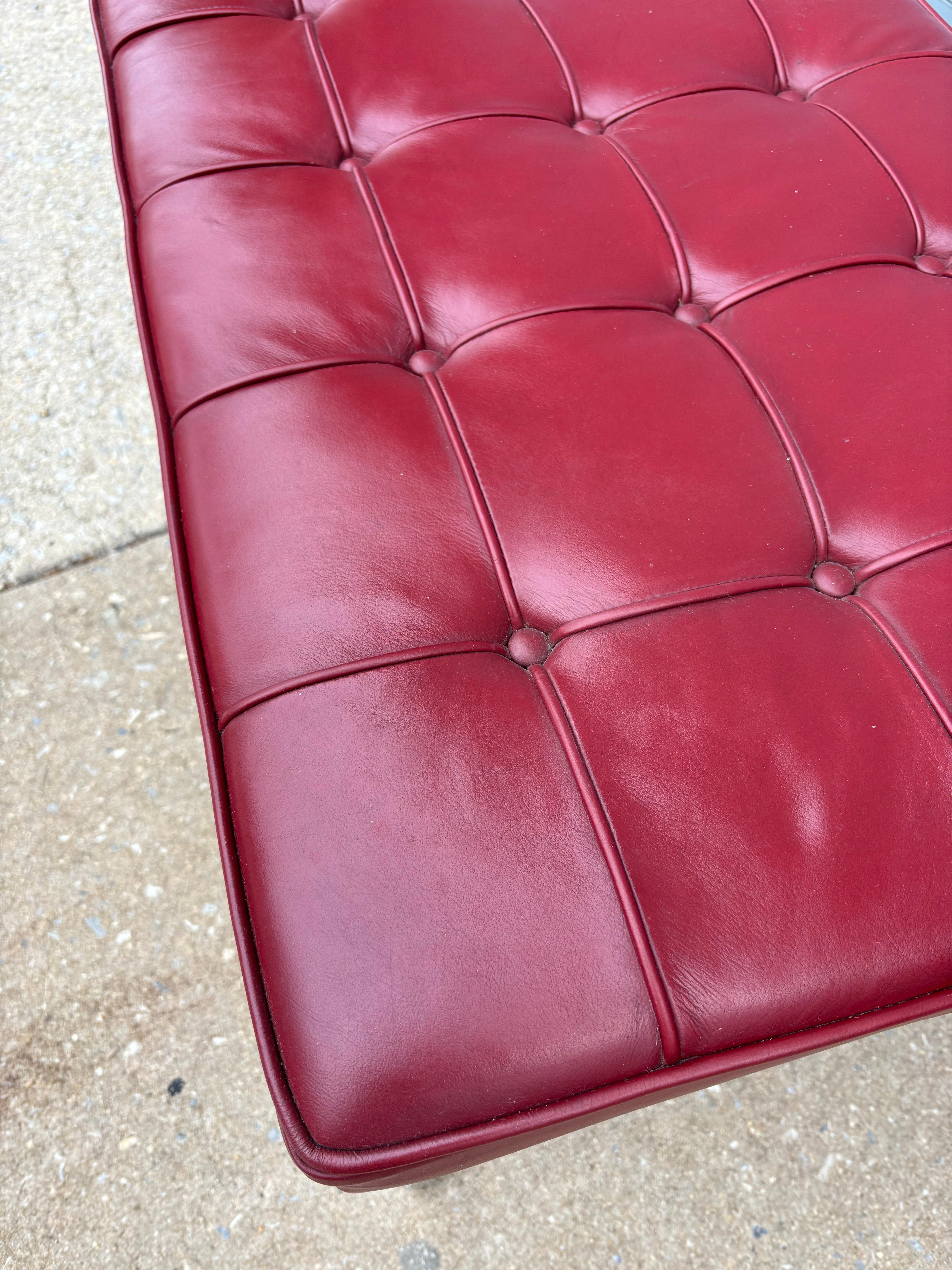 Florence Knoll para Knoll Banco de cuero Ox Blood, 2 Disponibles Estadounidense en venta