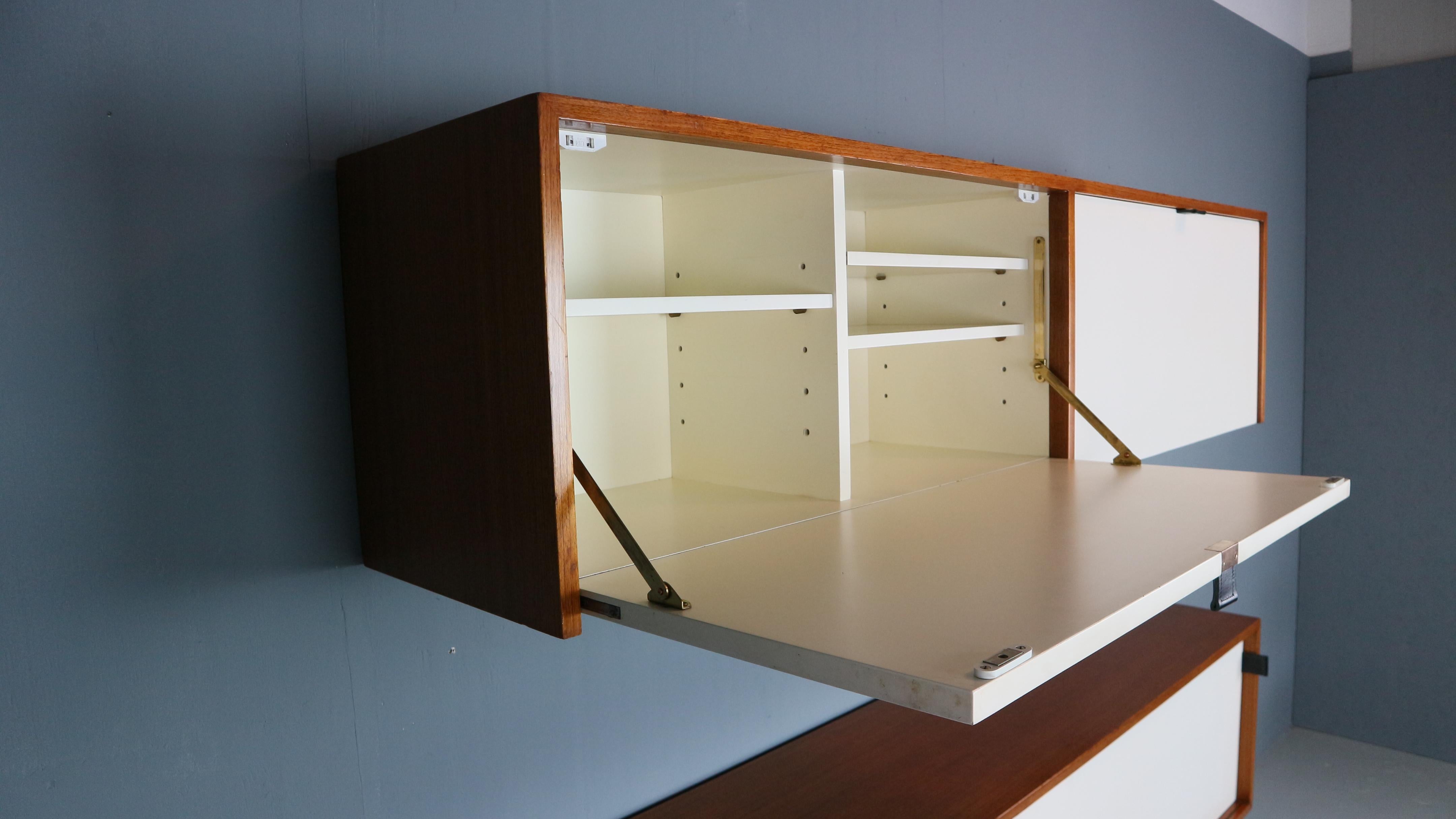 Florence Knoll for Knoll set of two hanging cabinets, model 121 + 123 W-1, 1947 In Good Condition For Sale In The Hague, NL