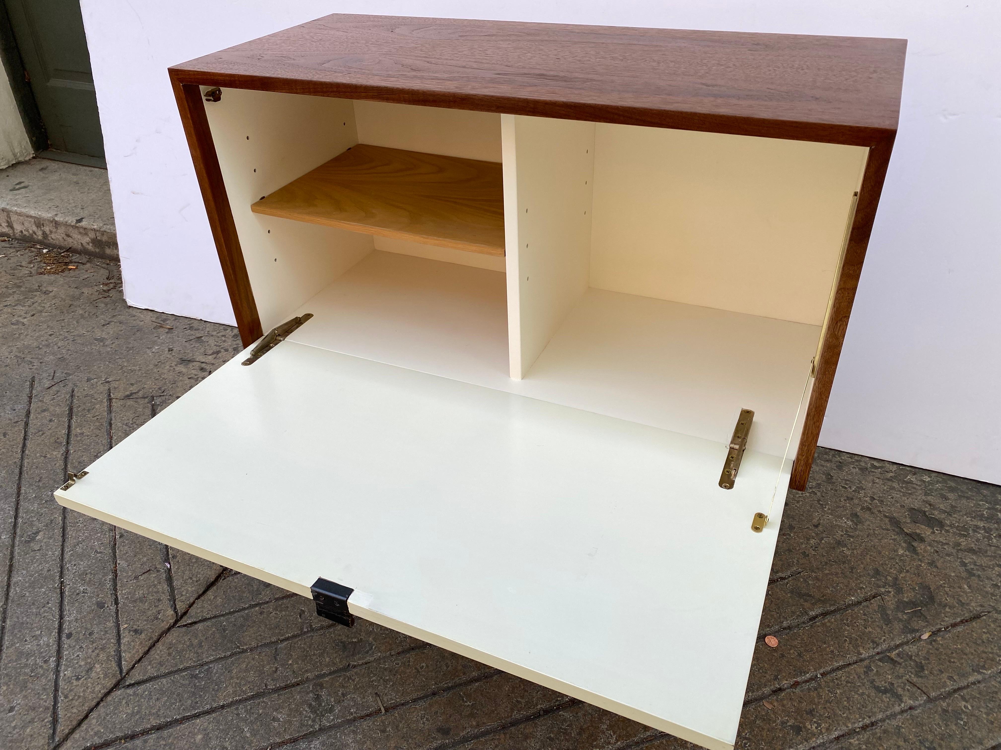 Florence Knoll for Knoll Small Hanging Cabinet / Bar In Good Condition For Sale In Philadelphia, PA