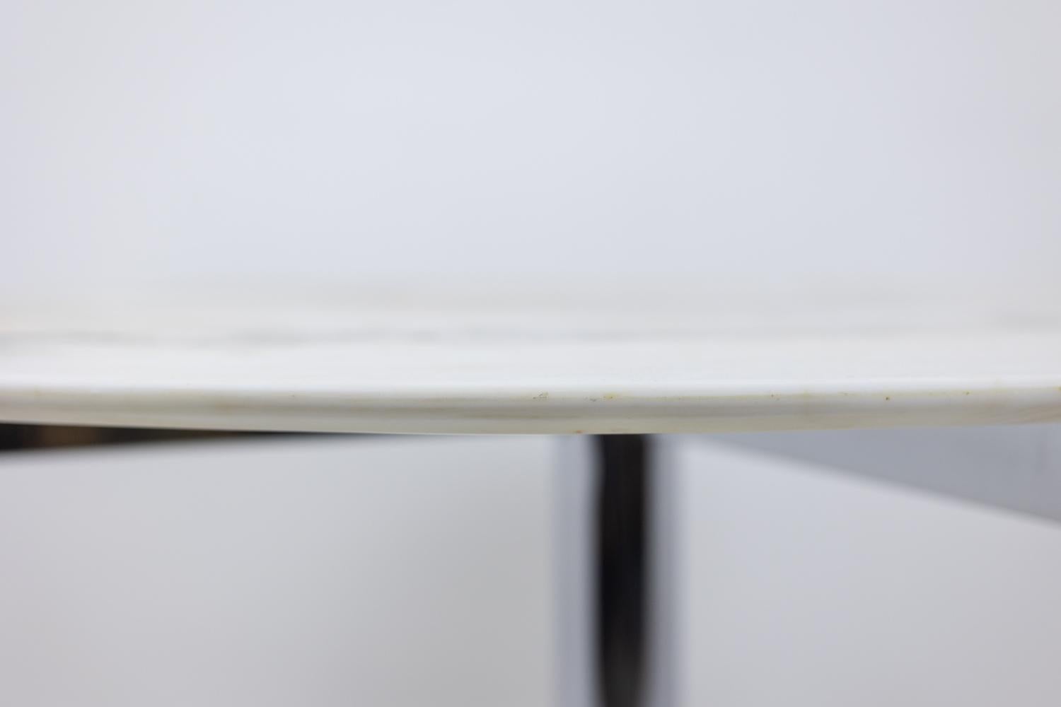 Florence Knoll para Knoll. Mesa de mármol y metal cromado. Alrededor de 1960. LS58341 mediados del siglo XX en venta