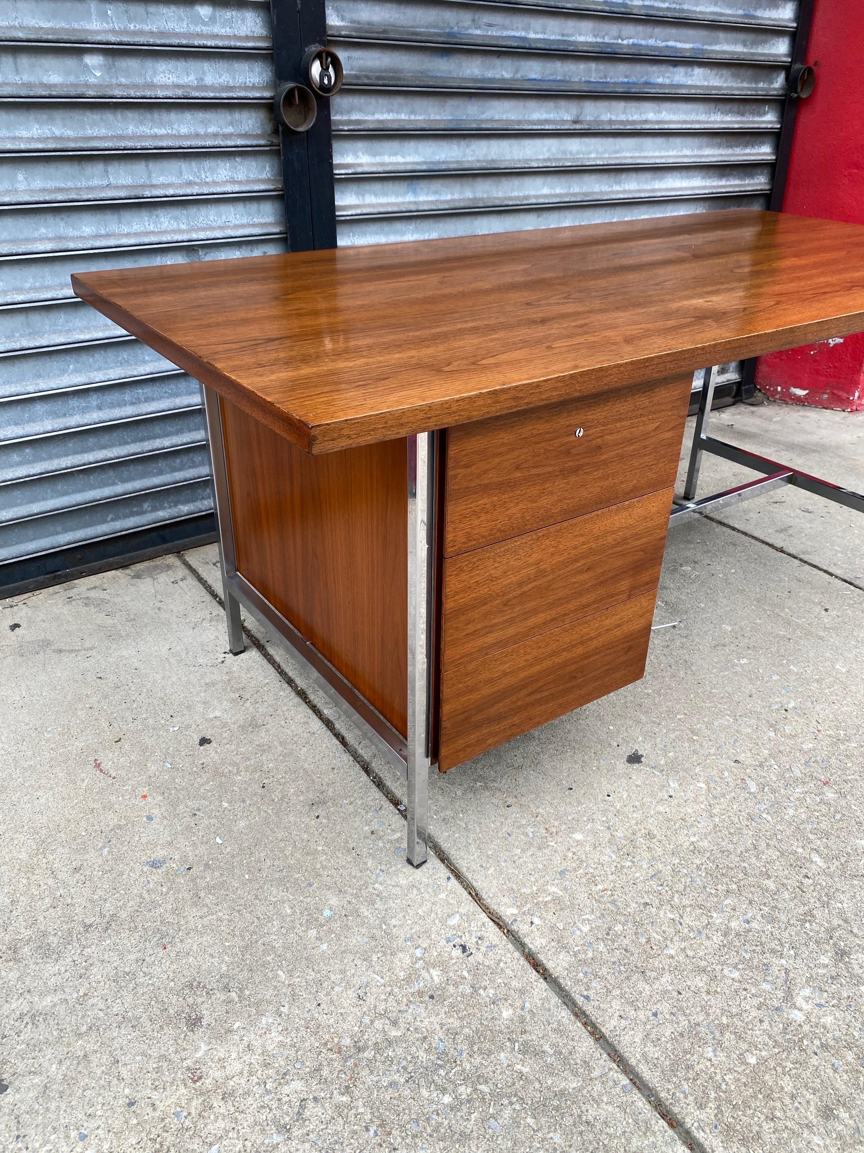 Florence knoll walnut desk with square tube frame. Newly refinished and ready to go! Ample work surface to really get something done! Three pull out drawers for storage. Really nice Walnut grain, finished front and back!