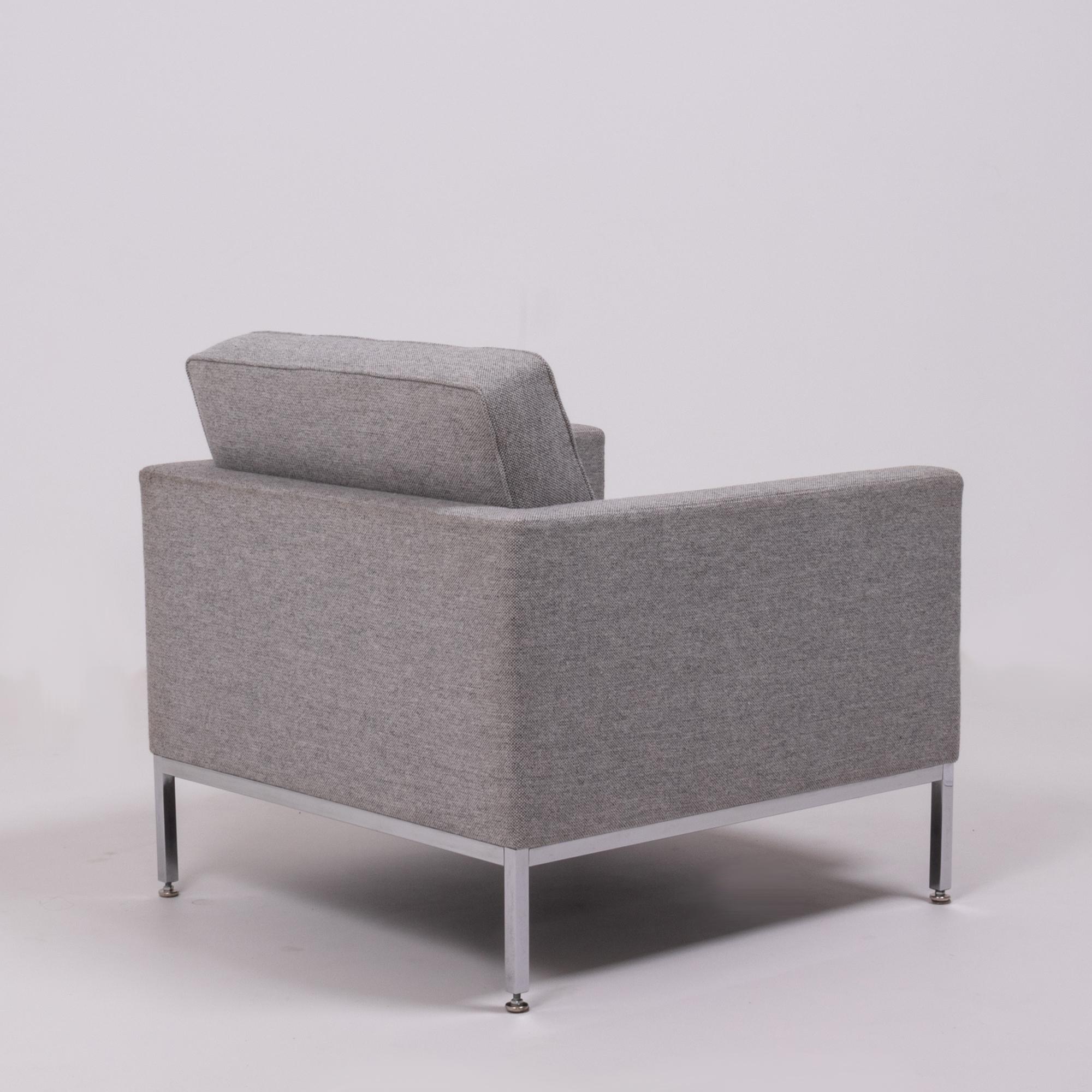 Hand-Crafted Florence Knoll Grey Tuxedo Lounge Chair For Sale