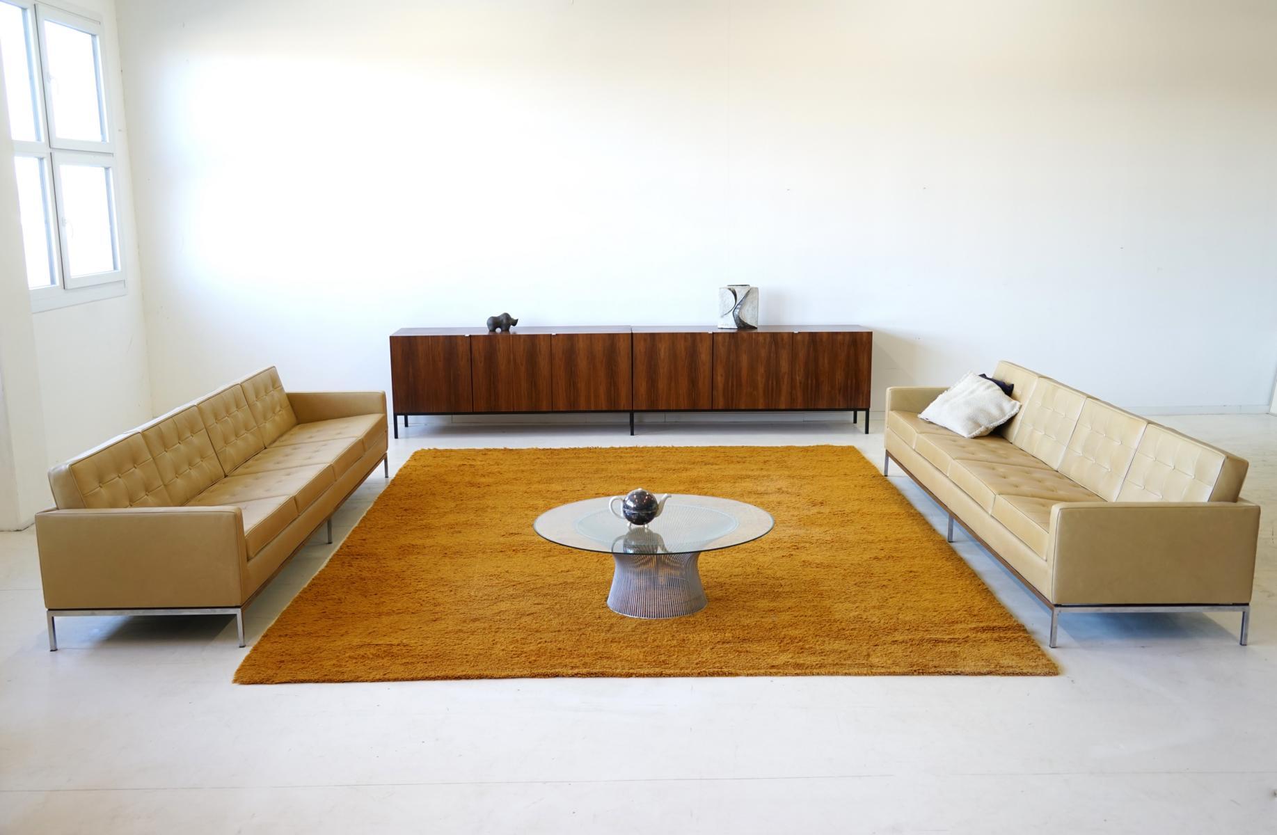 Design eccezionale e bilanciato

Produttore: Knoll International
Design/One: Florence Knoll

Florence Knoll trasferì i principi dell'architettura del suo tempo al design dei mobili. La sua ricerca di proporzioni perfette ha dato vita a design senza