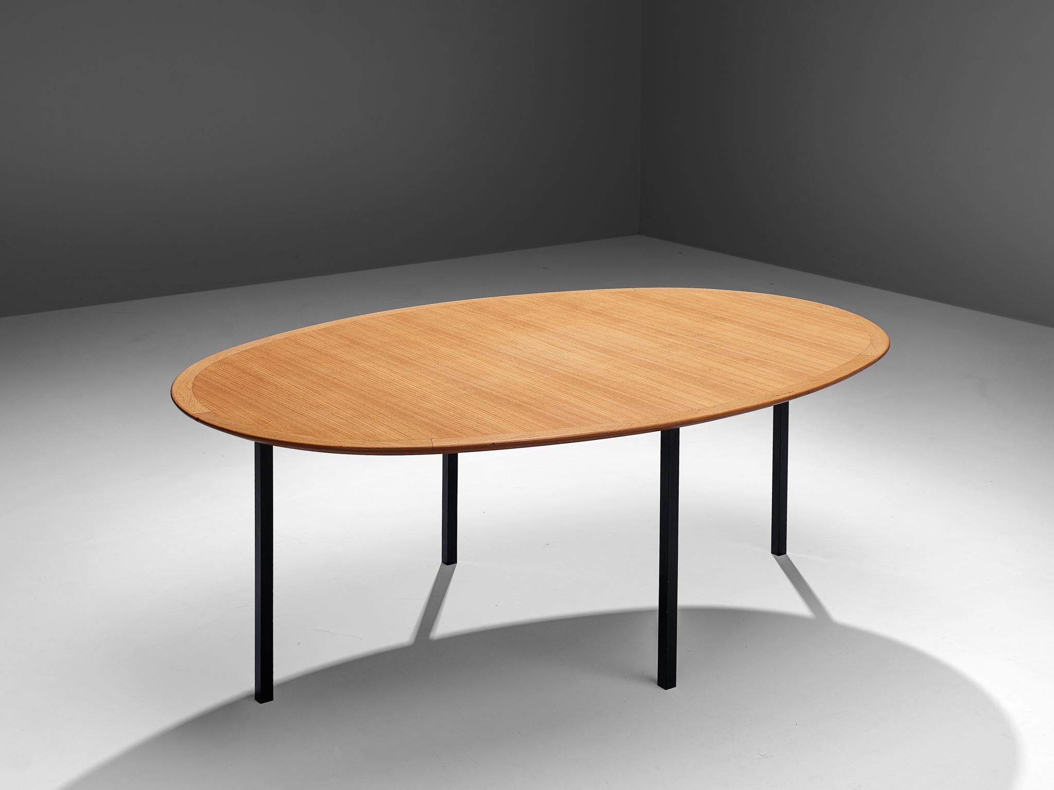 Florence Knoll for Knoll International Oval Dining Table in Teak and Metal In Good Condition In Waalwijk, NL