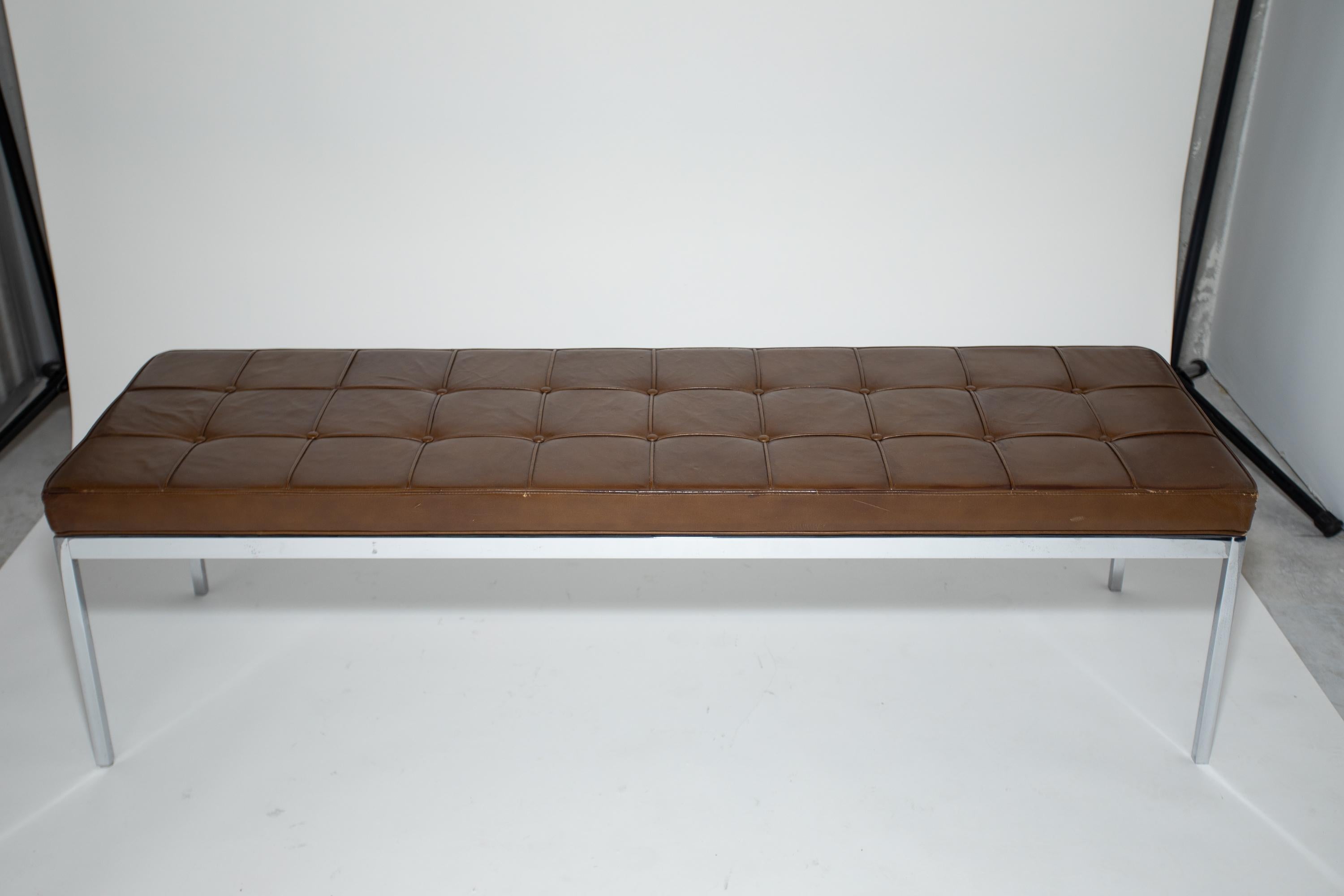 Florence Knoll Dark Brown Button Tufted Bench
Good original surface
Manufacturers label present