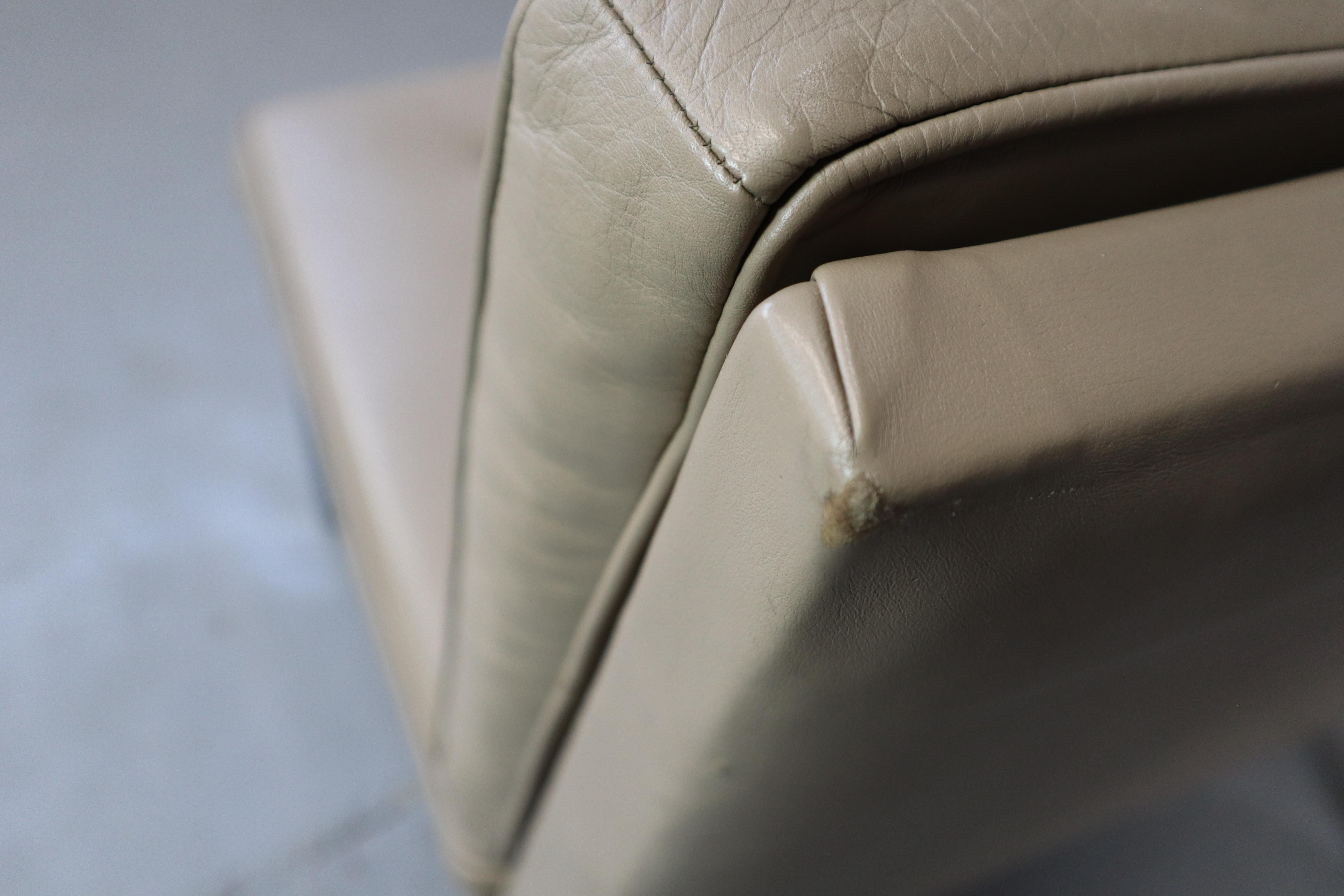 Florence Knoll leather lounge chair 65 for Knoll International For Sale 6