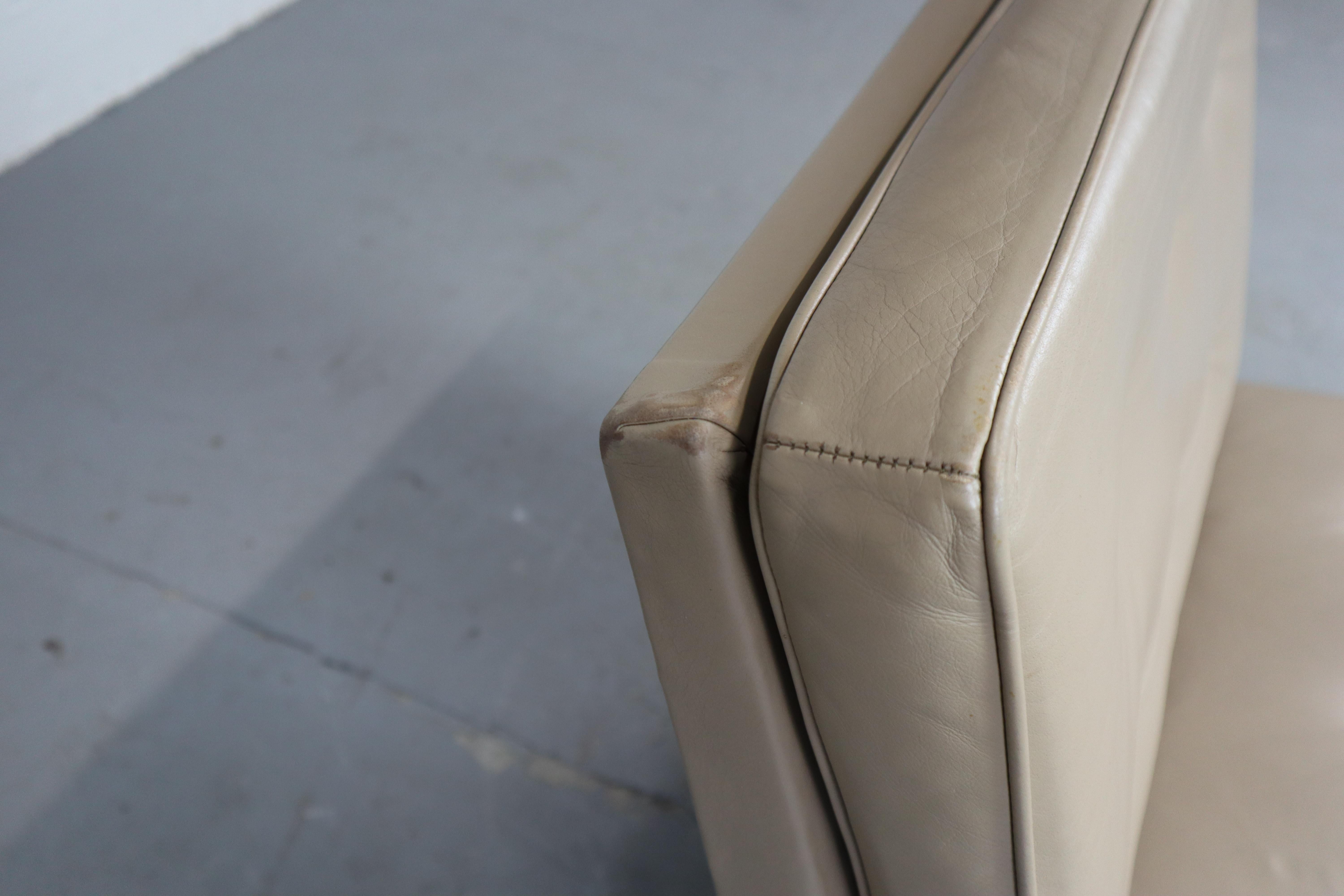 Florence Knoll leather lounge chair 65 for Knoll International For Sale 8