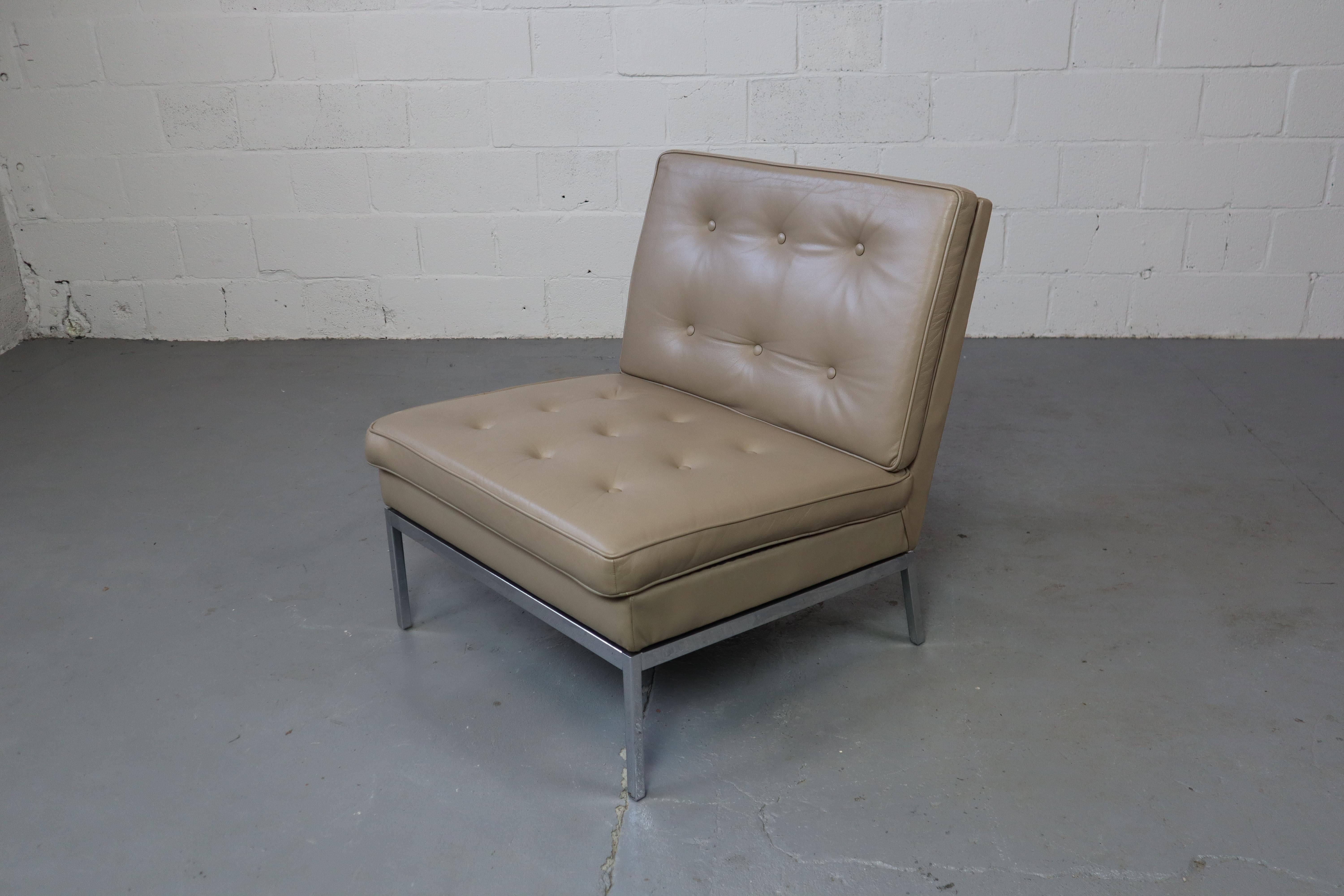 Mid-Century Modern Florence Knoll leather lounge chair 65 for Knoll International For Sale
