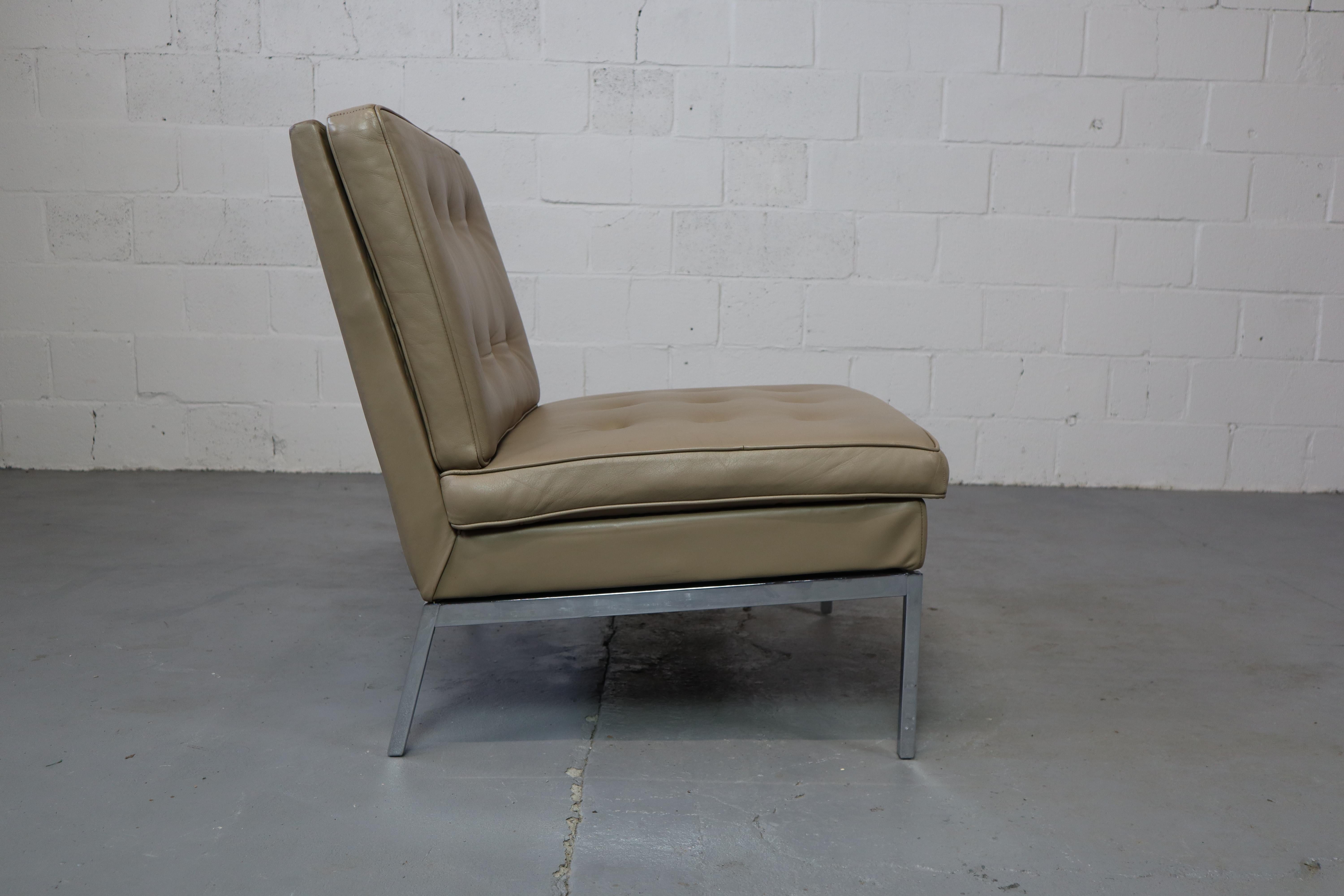 Florence Knoll leather lounge chair 65 for Knoll International In Good Condition For Sale In Langemark-Poelkapelle, BE