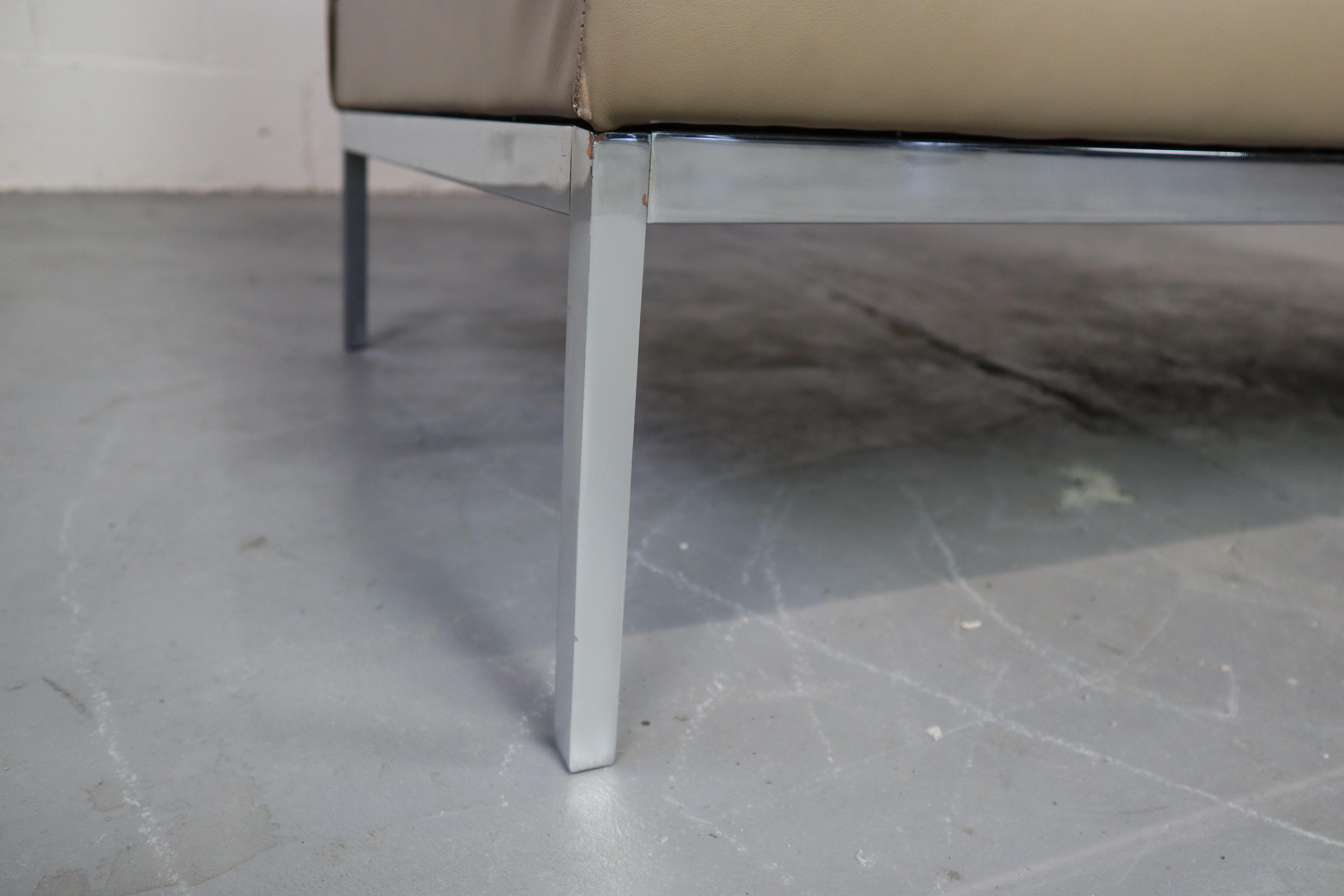 Siège deux places en cuir Florence Knoll mod. 65 pour Knoll International en vente 6