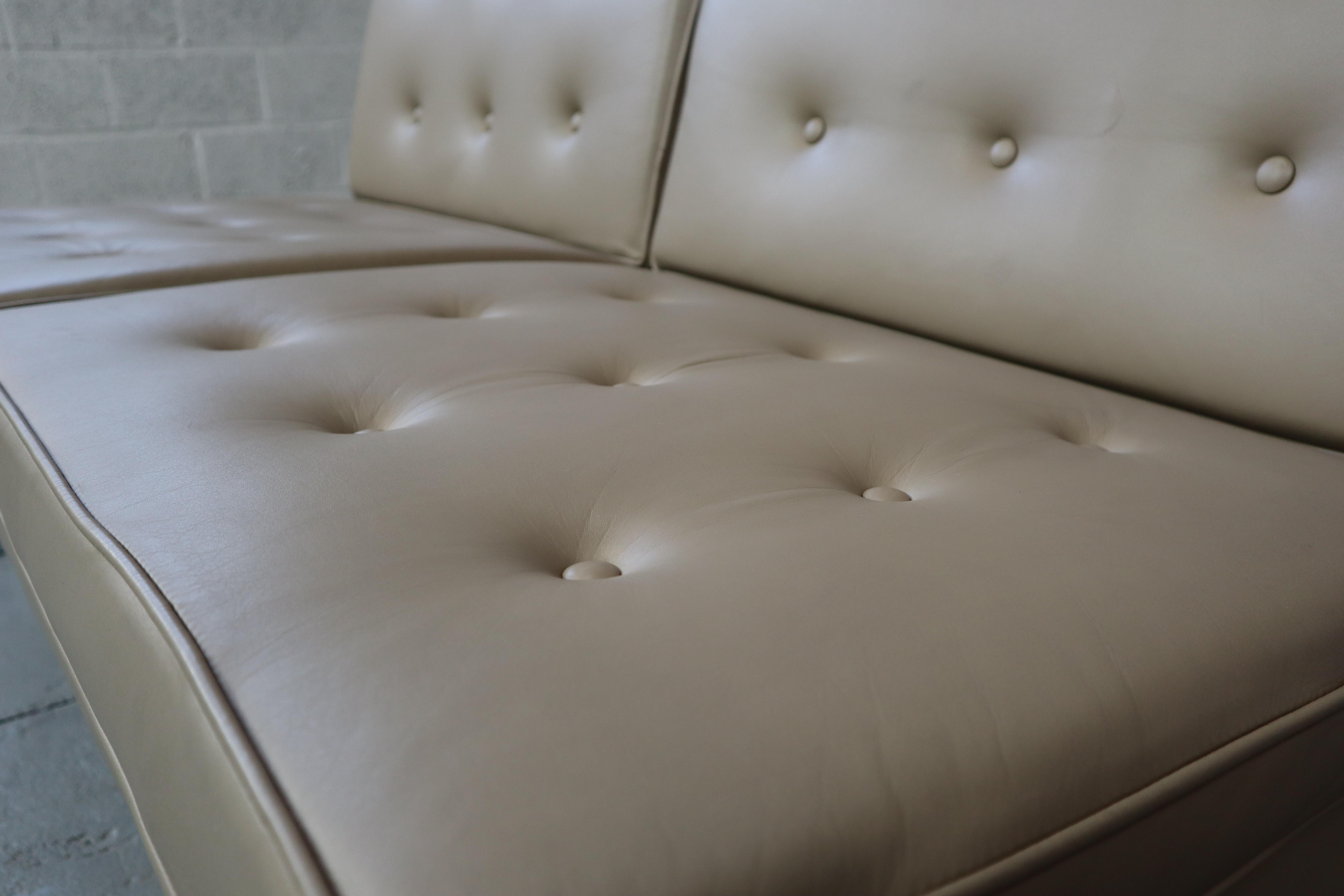 Belge Siège deux places en cuir Florence Knoll mod. 65 pour Knoll International en vente